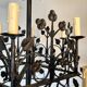 Lustre 12 lumières en fer forgé à décor de trèfles et feuillages
