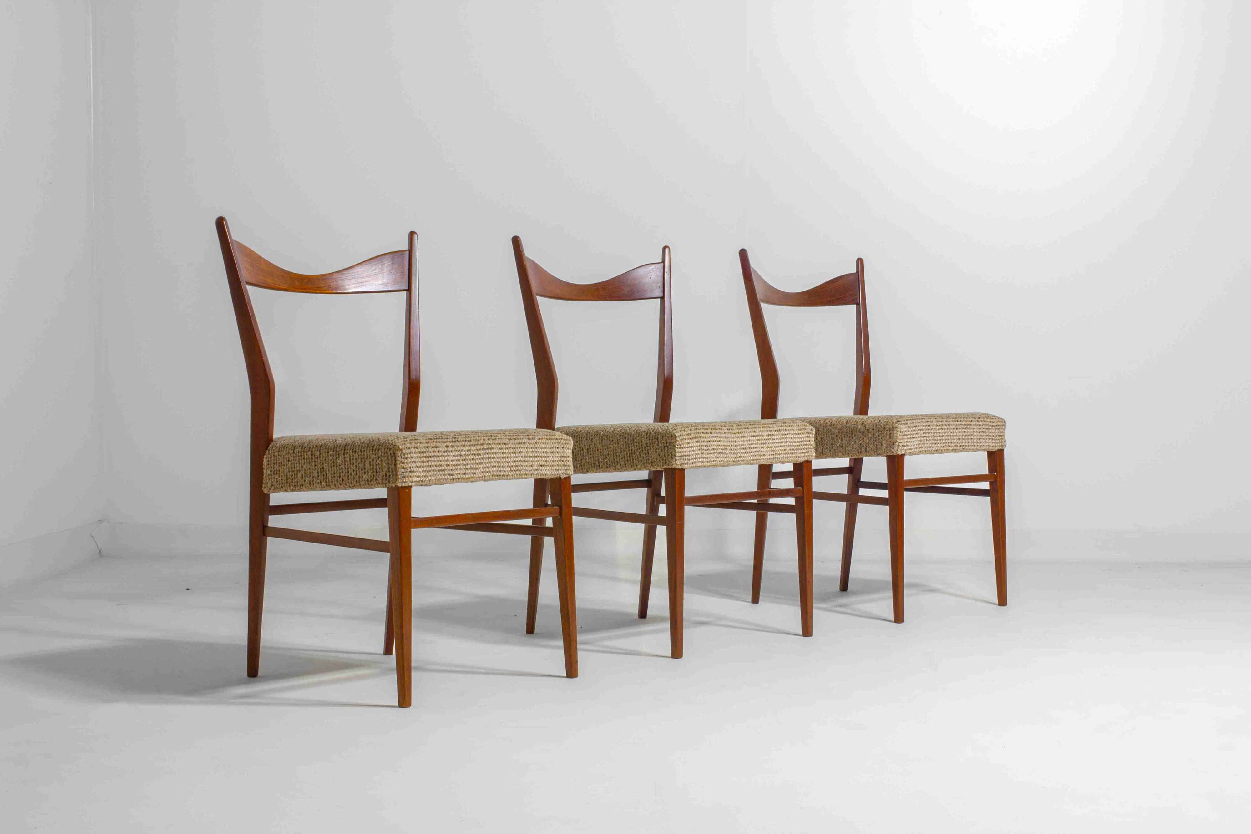 Set of slender mid-century dining chairs with finely curved backs, 1960s