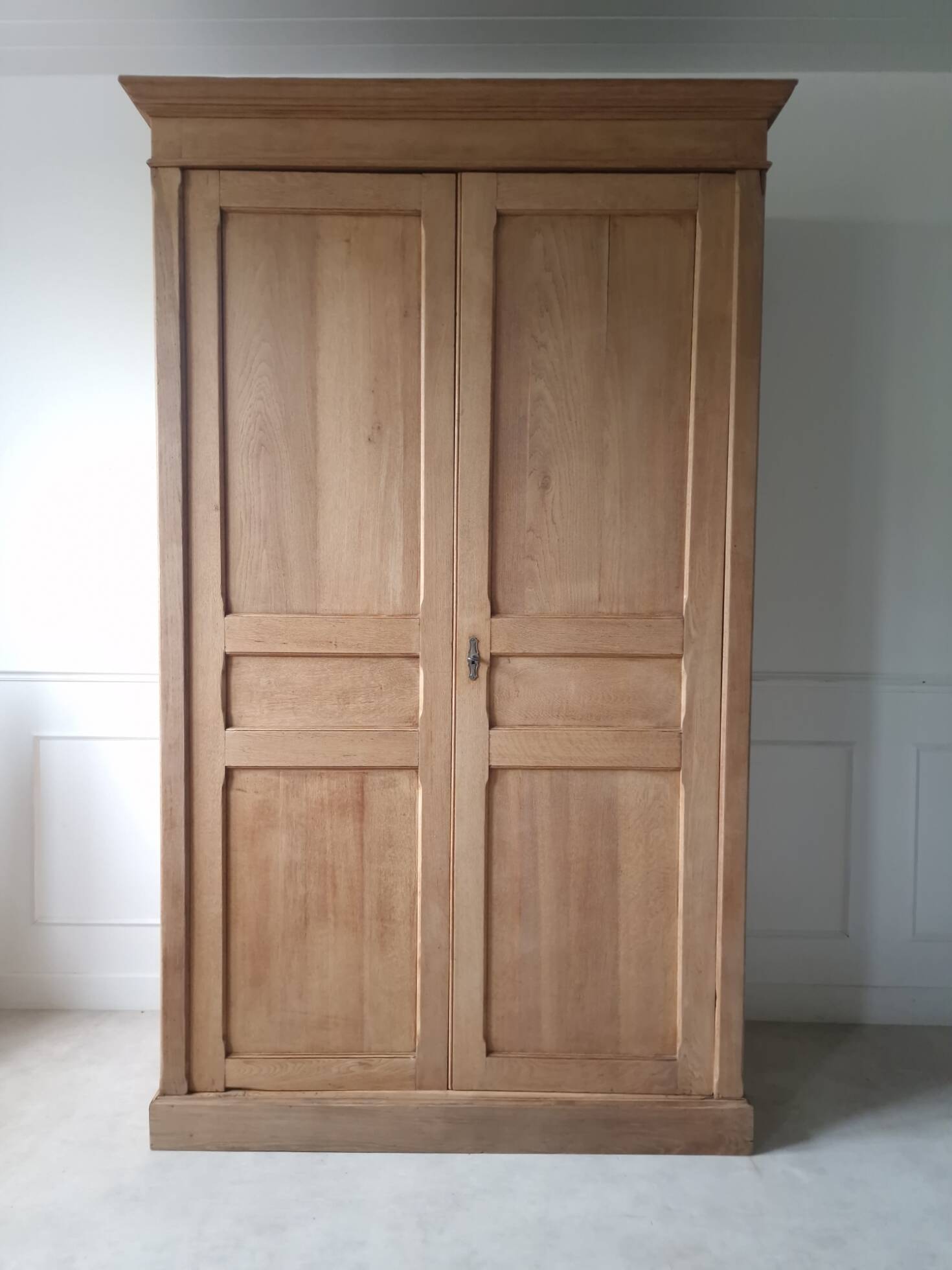 Armoire parisienne