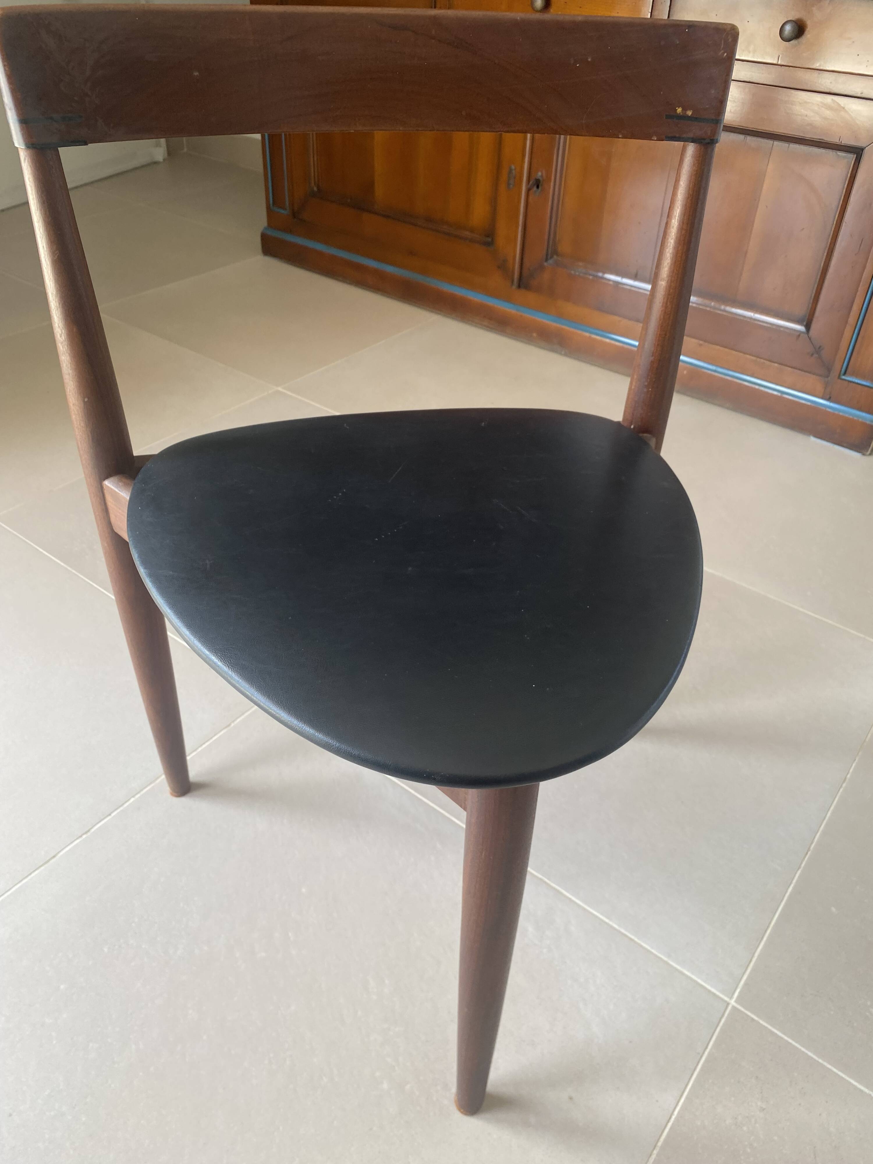 4 Frem Rojle tripod chairs by Hans Olsen