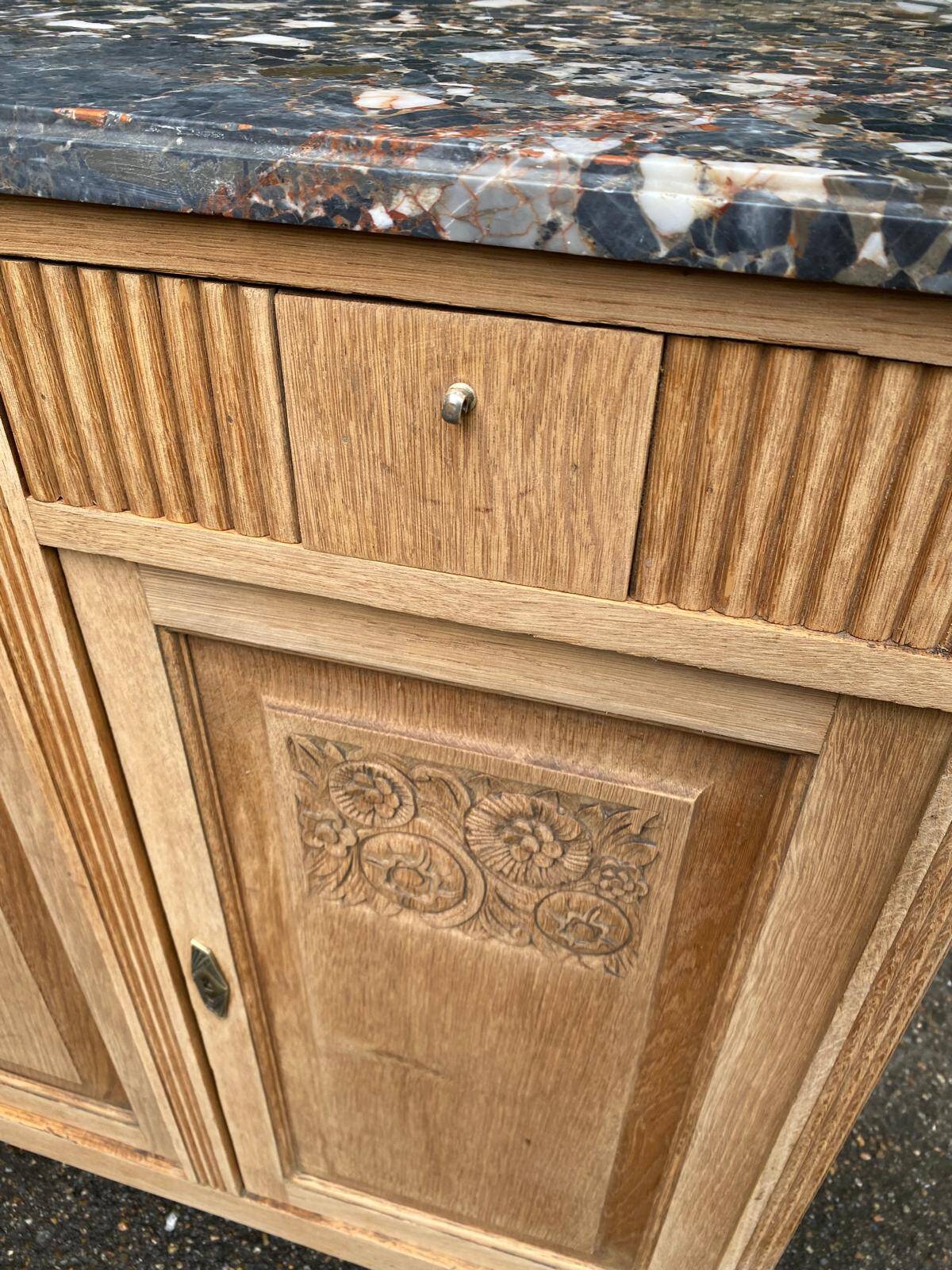 Art Deco buffet renovated in solid oak and breccia marble from the 1930s.
