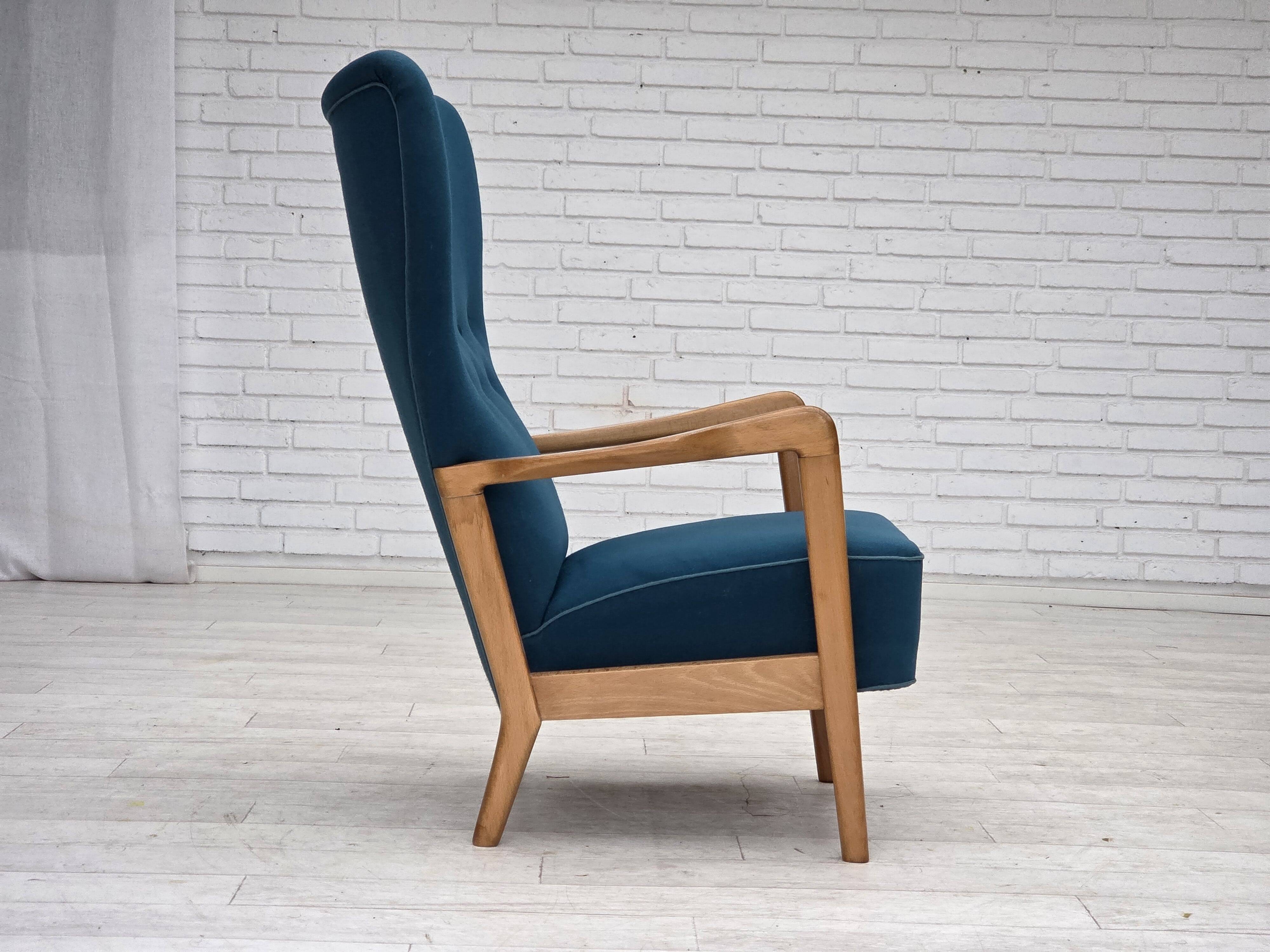 Fauteuil danois des années 1970 par Fritz Hansen, en laine de mobilier, bois de hêtre.