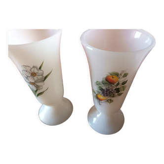 2 vintage Arcopal vases
