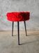 Tabouret tripode avec assise en moumoute rouge vintage