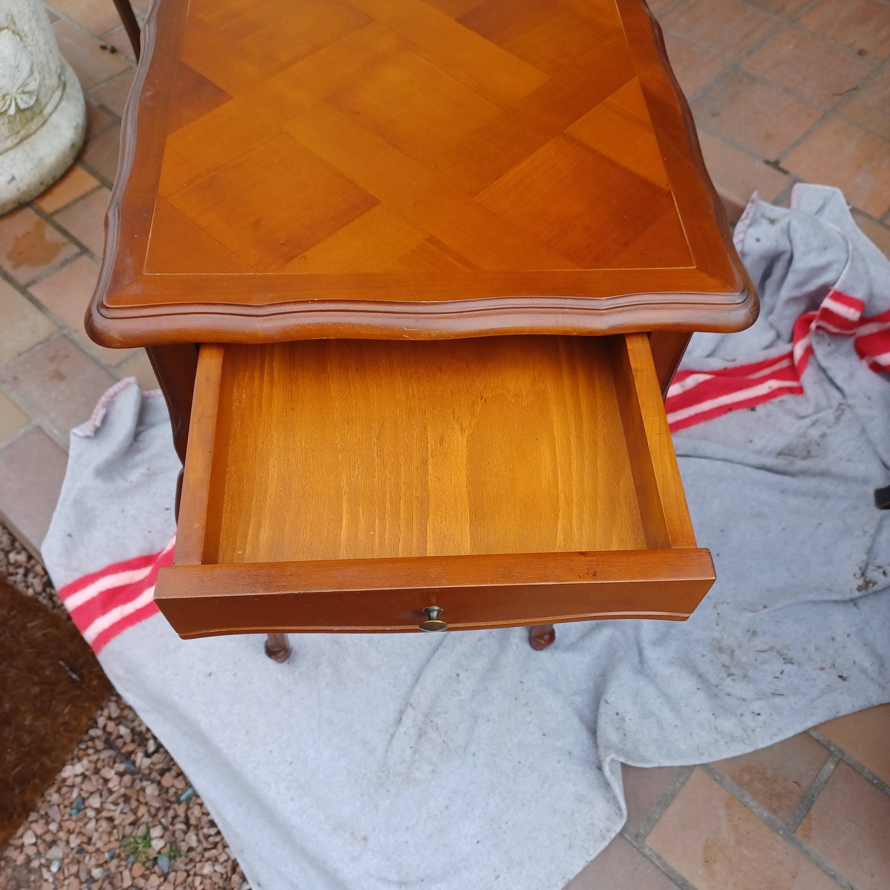 Meuble d'appoint pour téléphone avec son tabouret