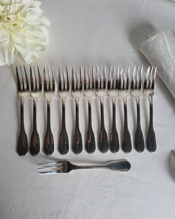 12 fourchettes à gâteaux Christofle modèle Versailles en métal argenté