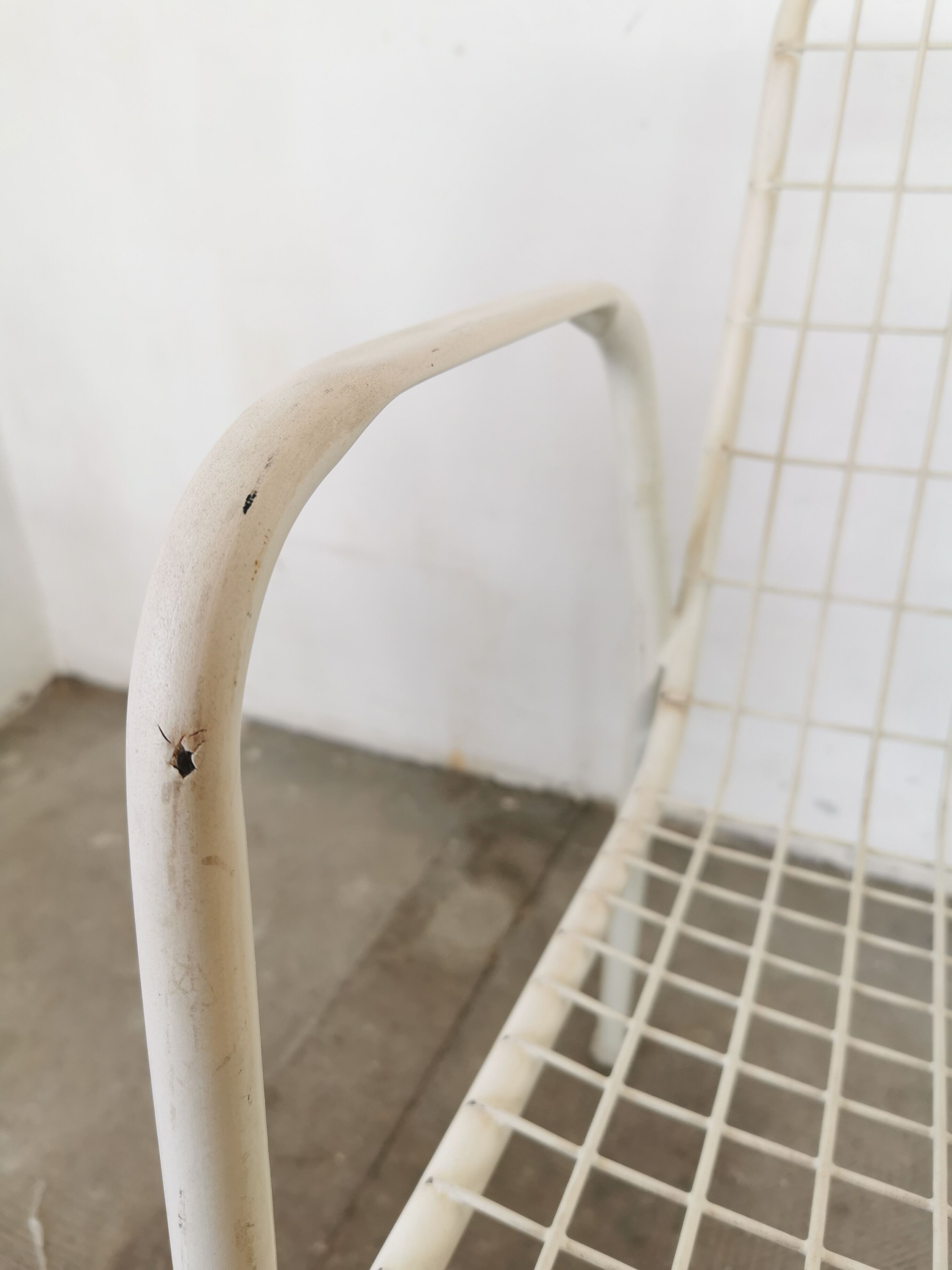 Emu chair, rio, in white metal mesh