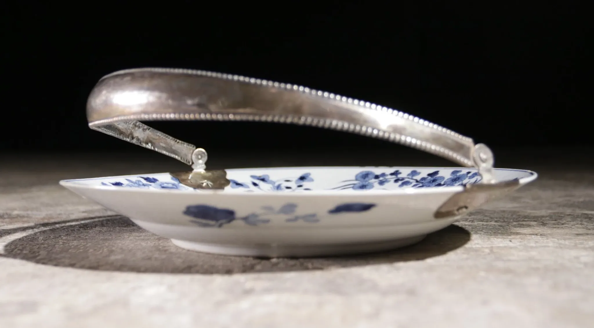 Chinese Kangxi blue and white plate with silver handle – ca. 1700