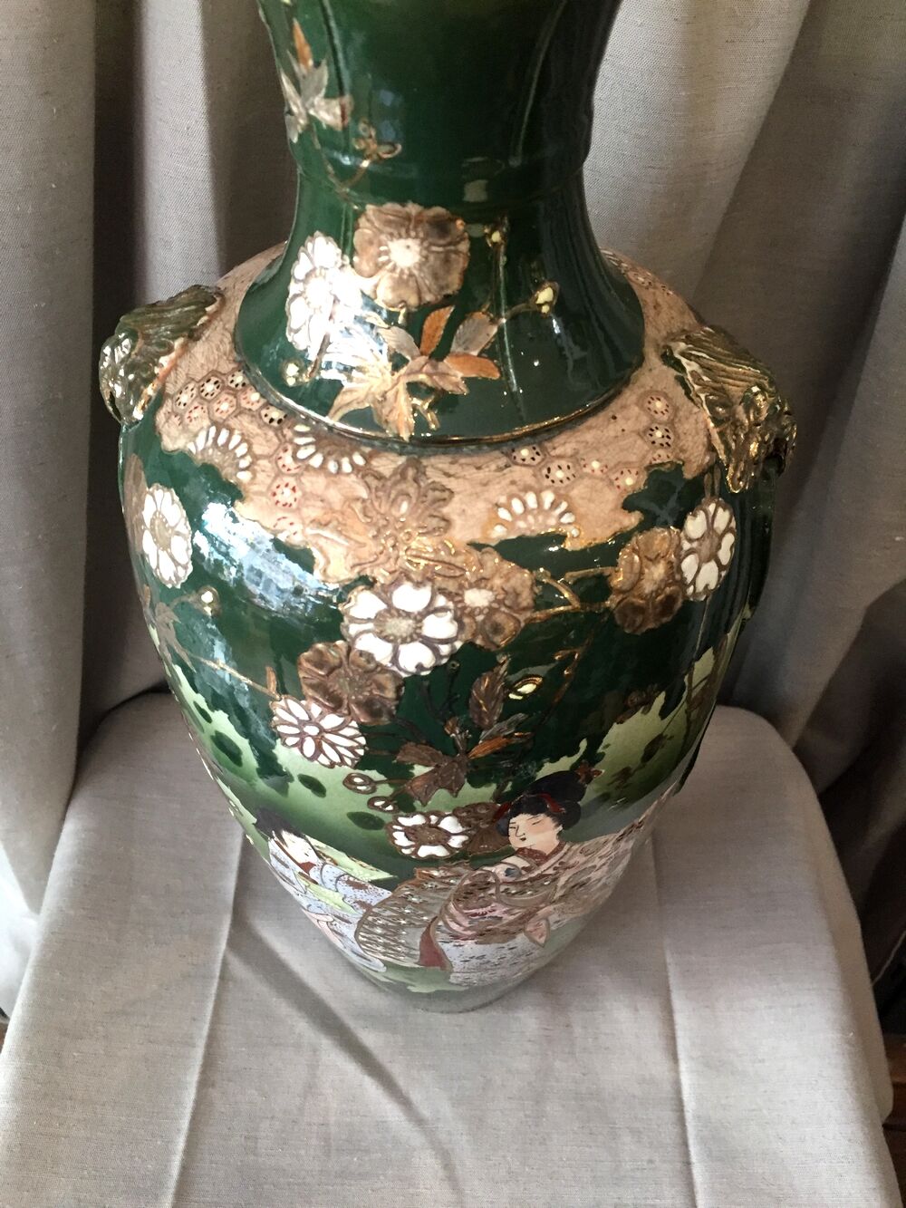 Large asian porcelain vase of green color and dore geisha pattern