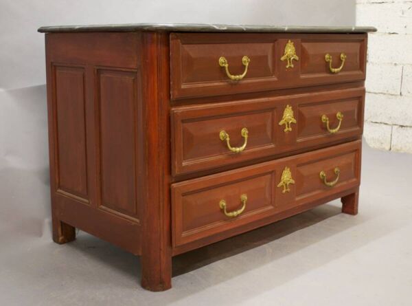Commode peinte Louis XIV dessus faux marbre
