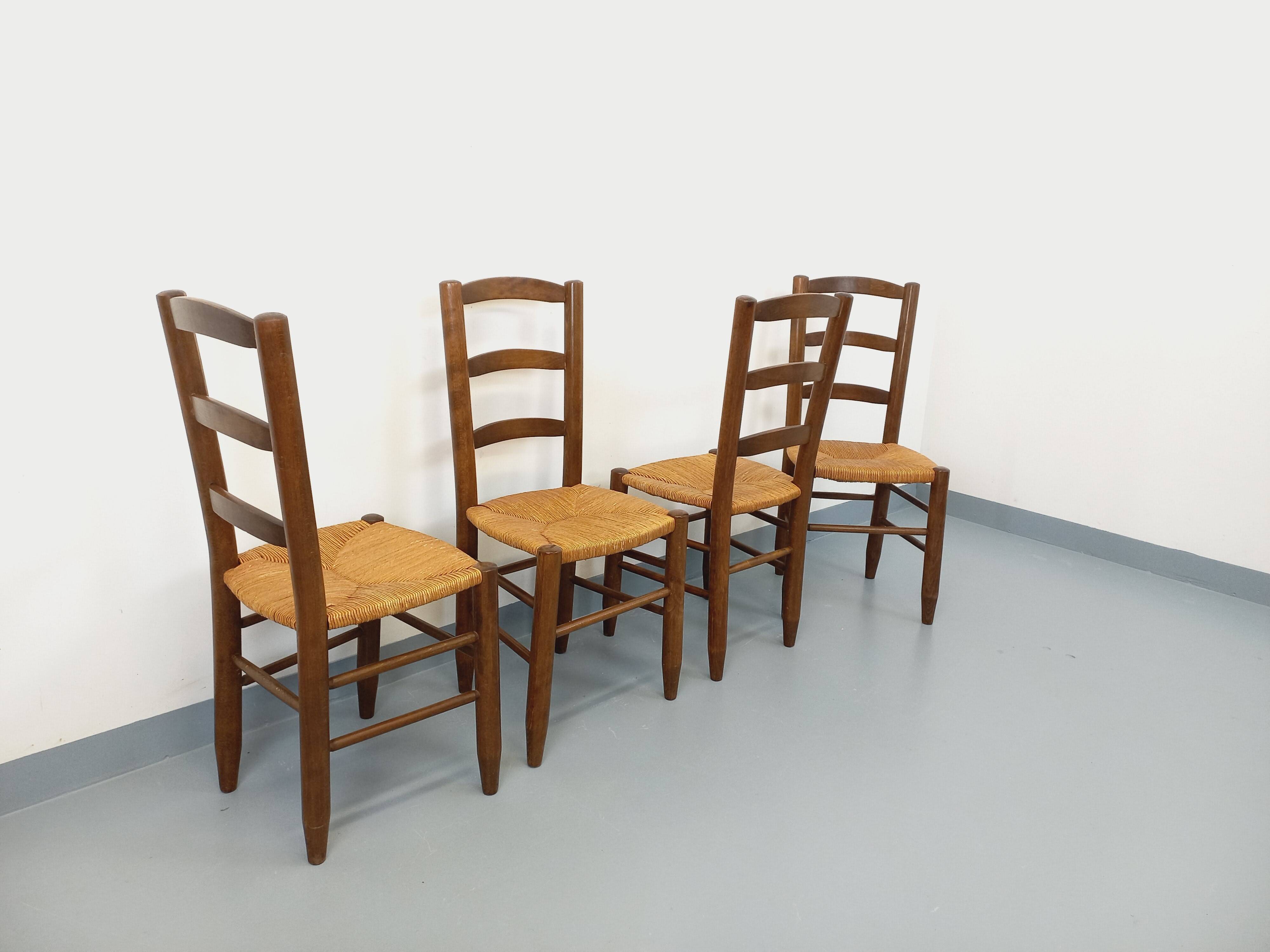 Set of 4 vintage brutalist chairs in wood and straw from the 1960s.