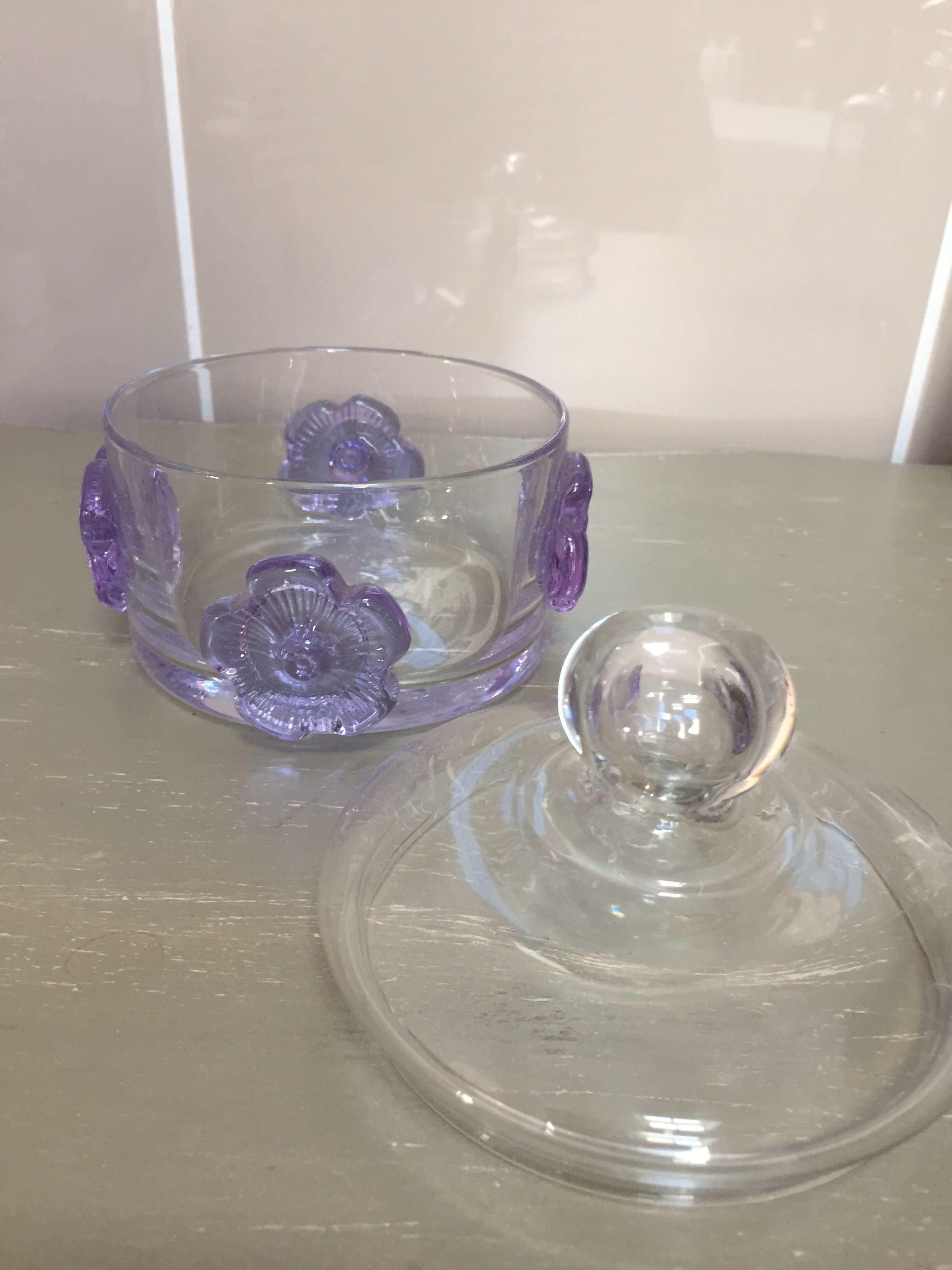 Three-piece glass-paste bathroom set