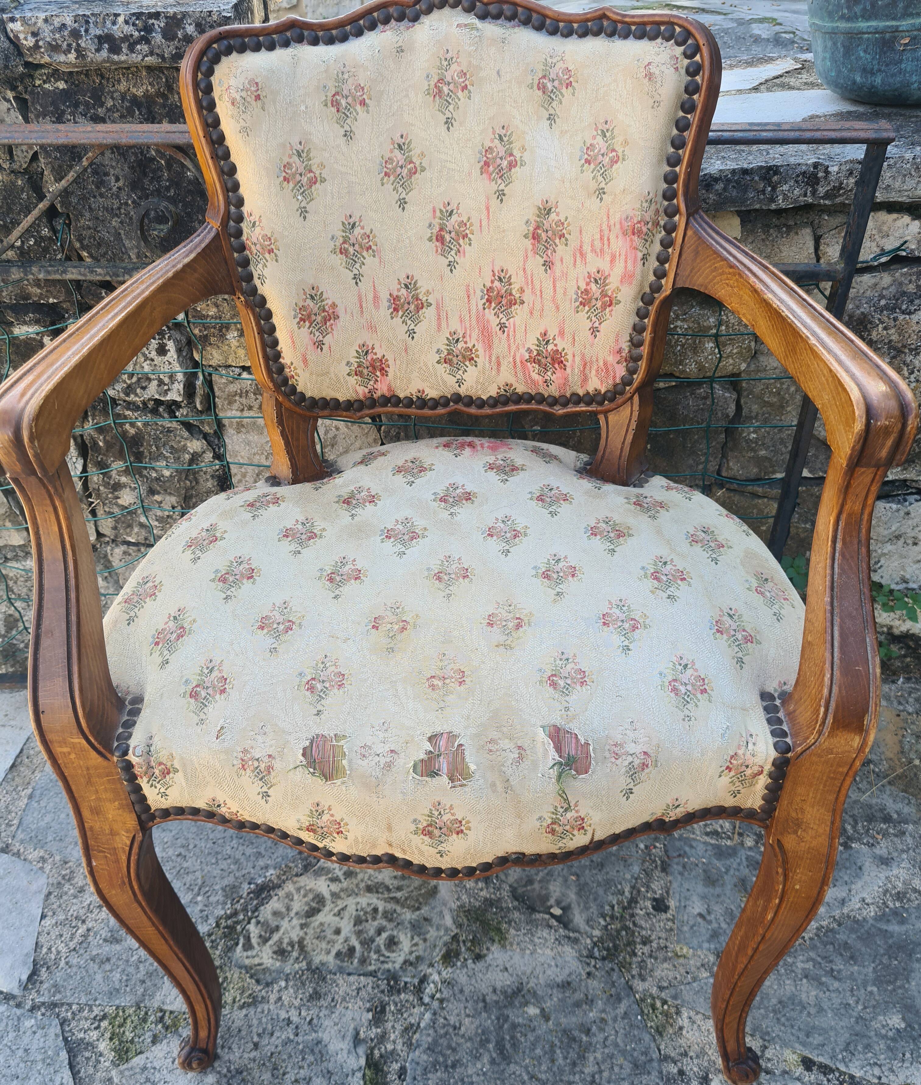 Fauteuil en bois tapisserie en l'état