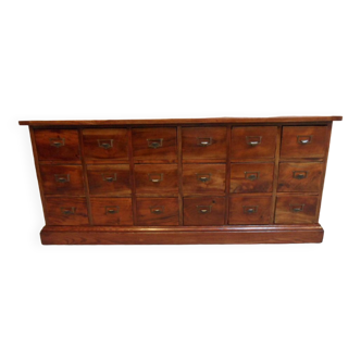 Cabinet d’apothicaire vintage avec tiroirs