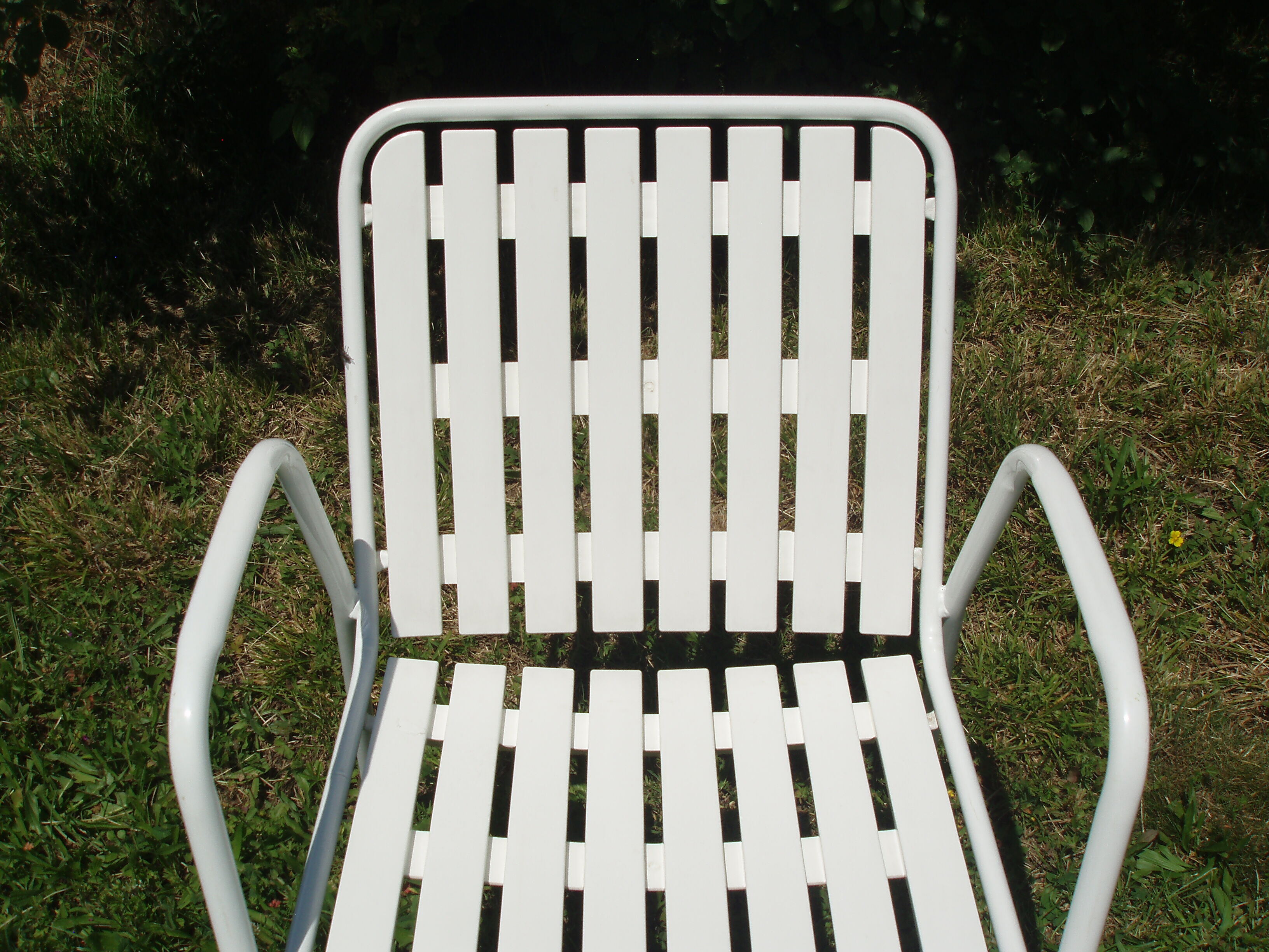 4 vintage white garden chairs in rilsan and plastic