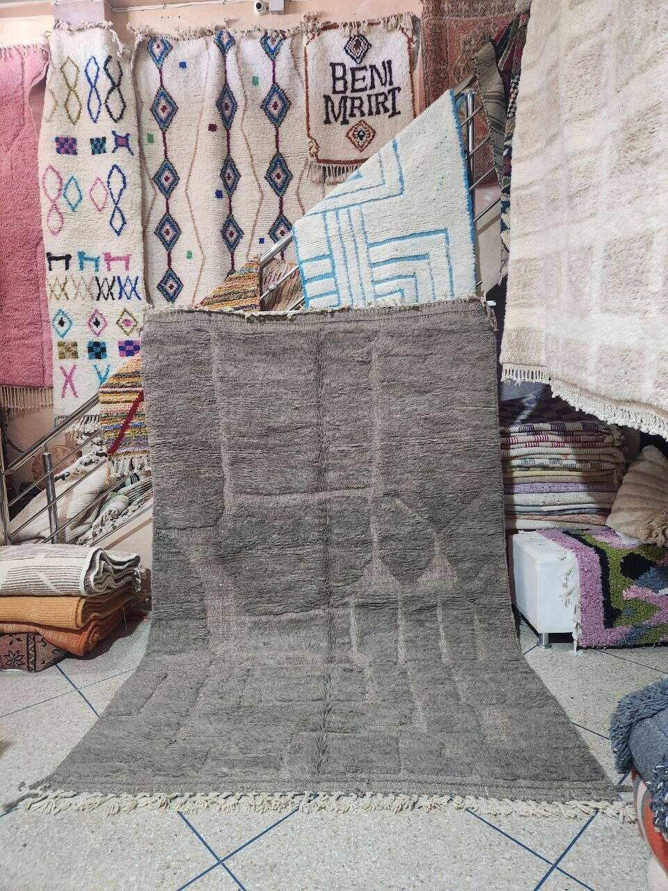 Large Beni Ouarain rug in grey taupe 300x200 cm – Handmade wool –