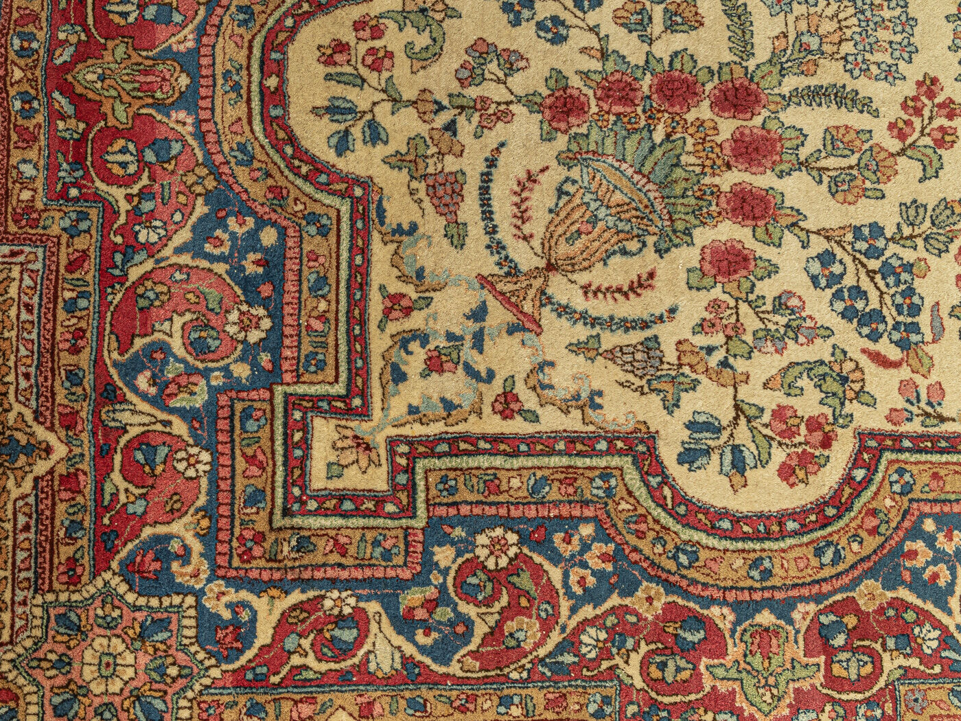 Kerman carpet, 260 x 375