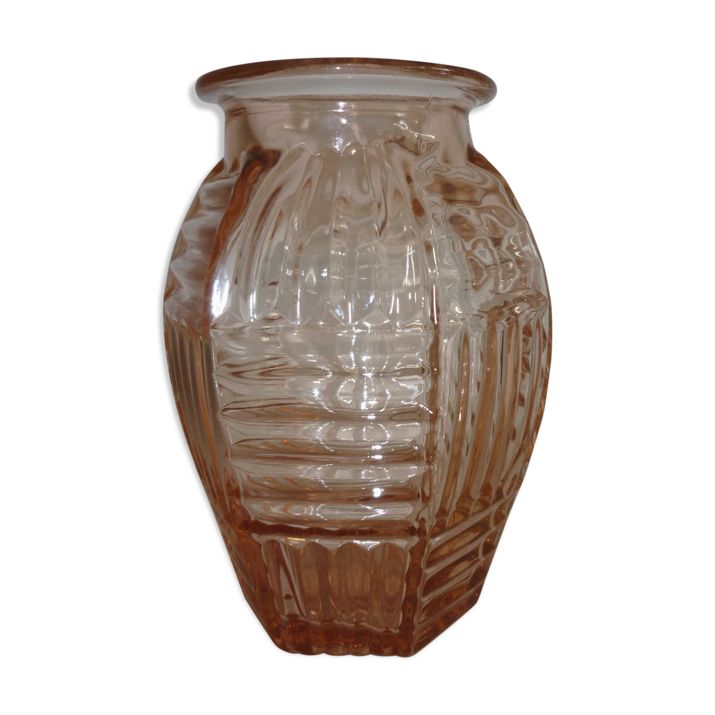 Vase geometric patterns in art-deco pink molded glass