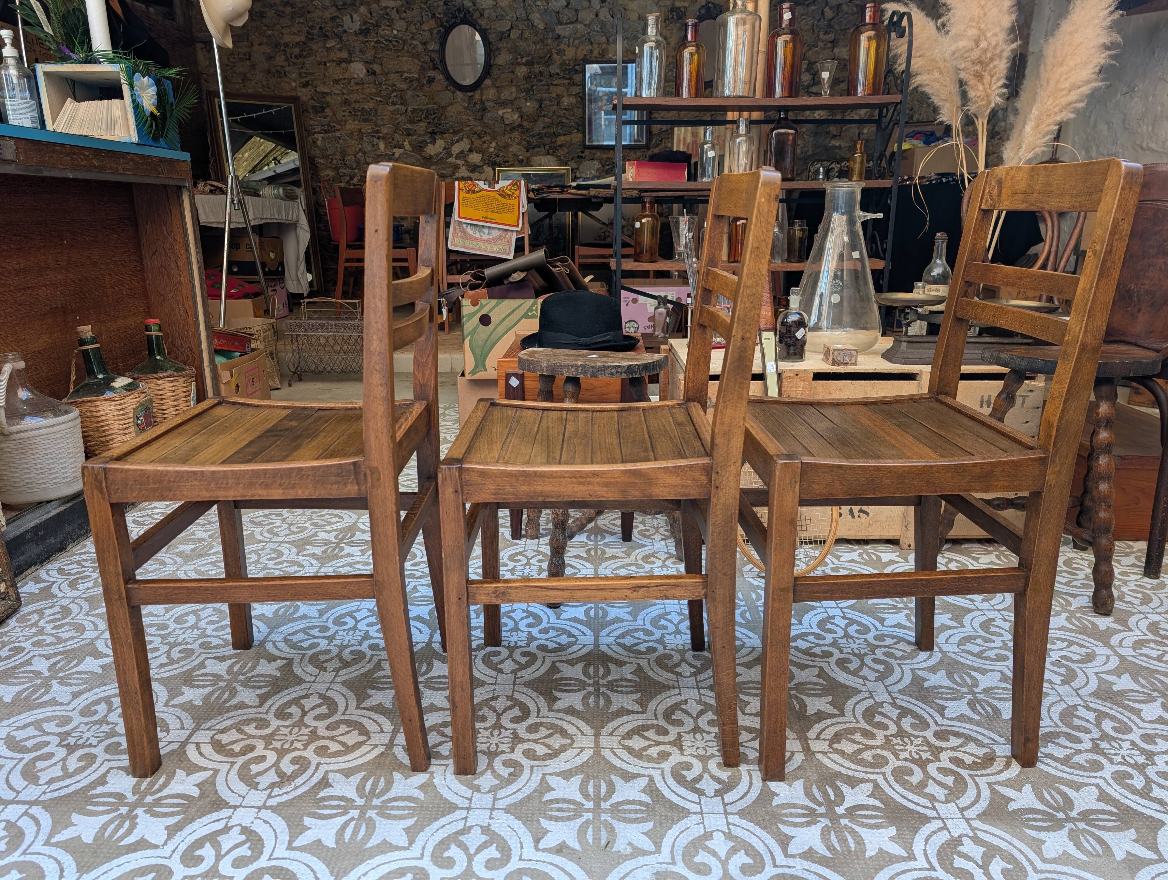 Set of reconstruction chairs