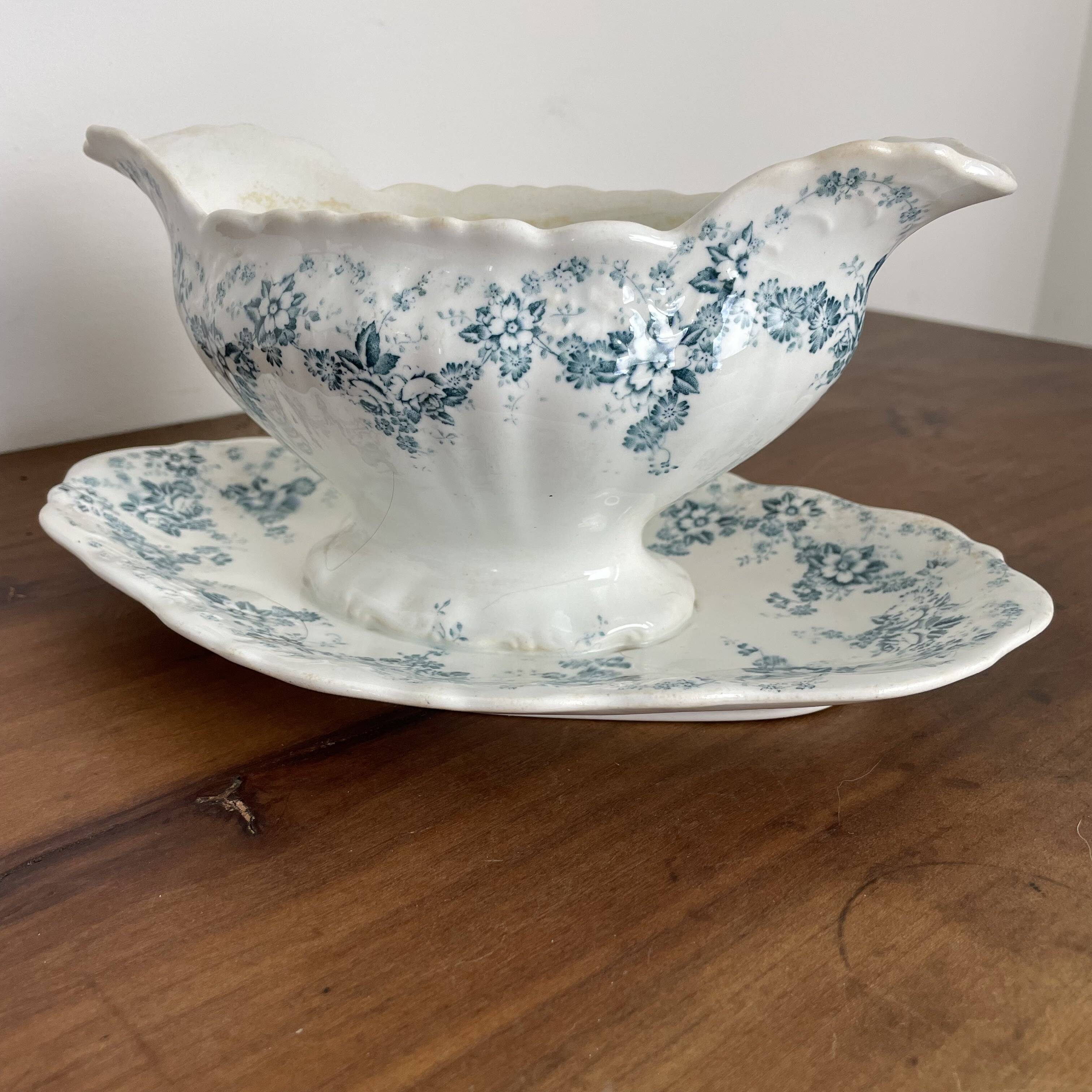 Maastricht earthenware sauce boat, Clara model