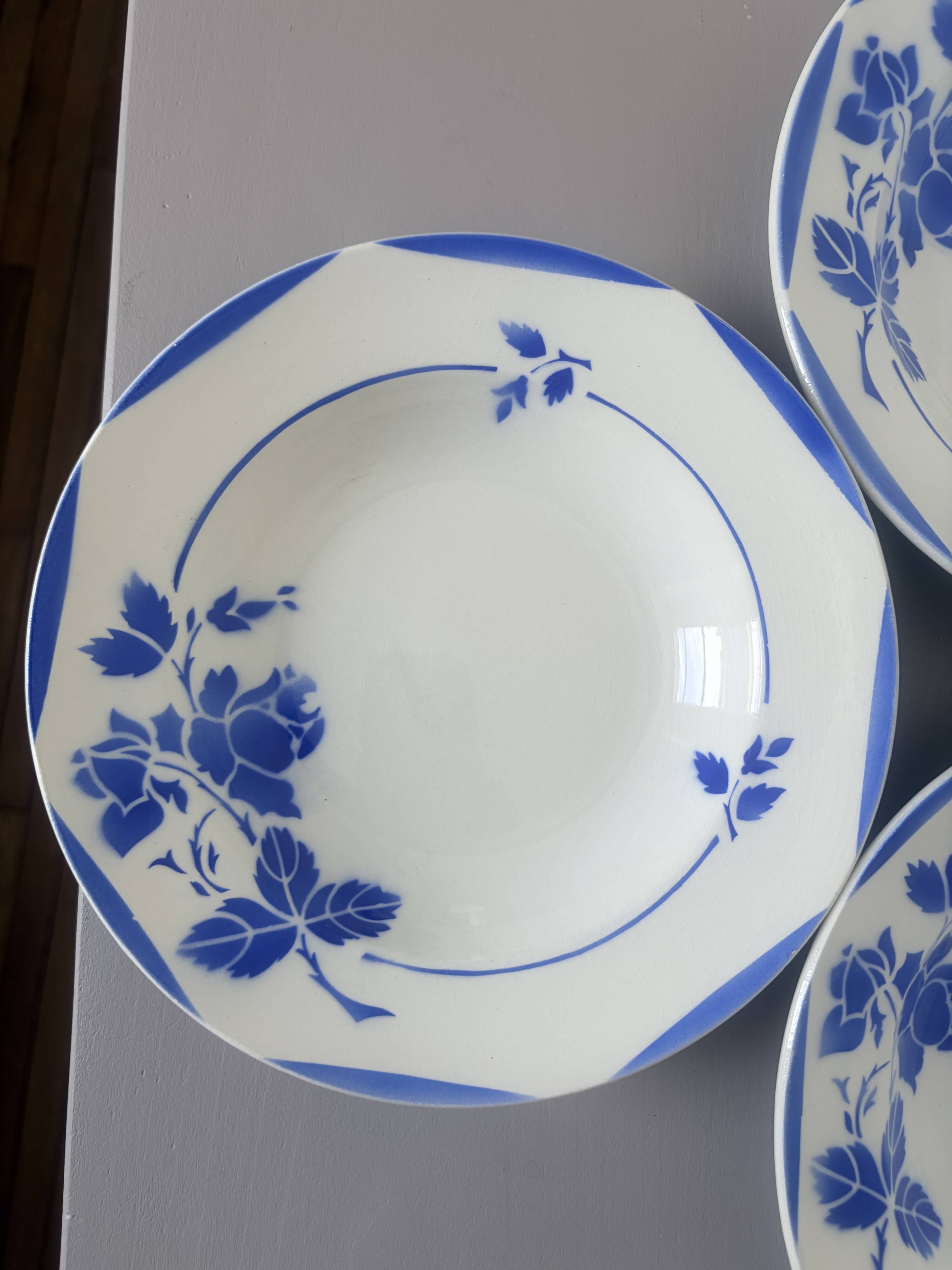 3 vintage deep plates 210846