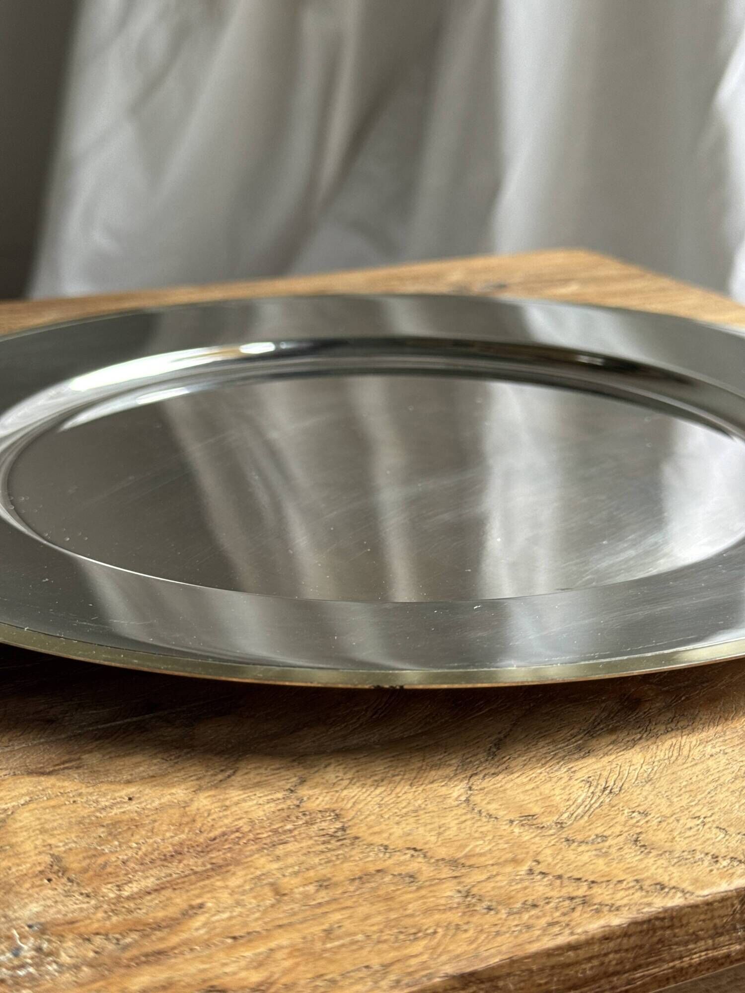 Round silver-plated tray with a wide gold border D30 H2