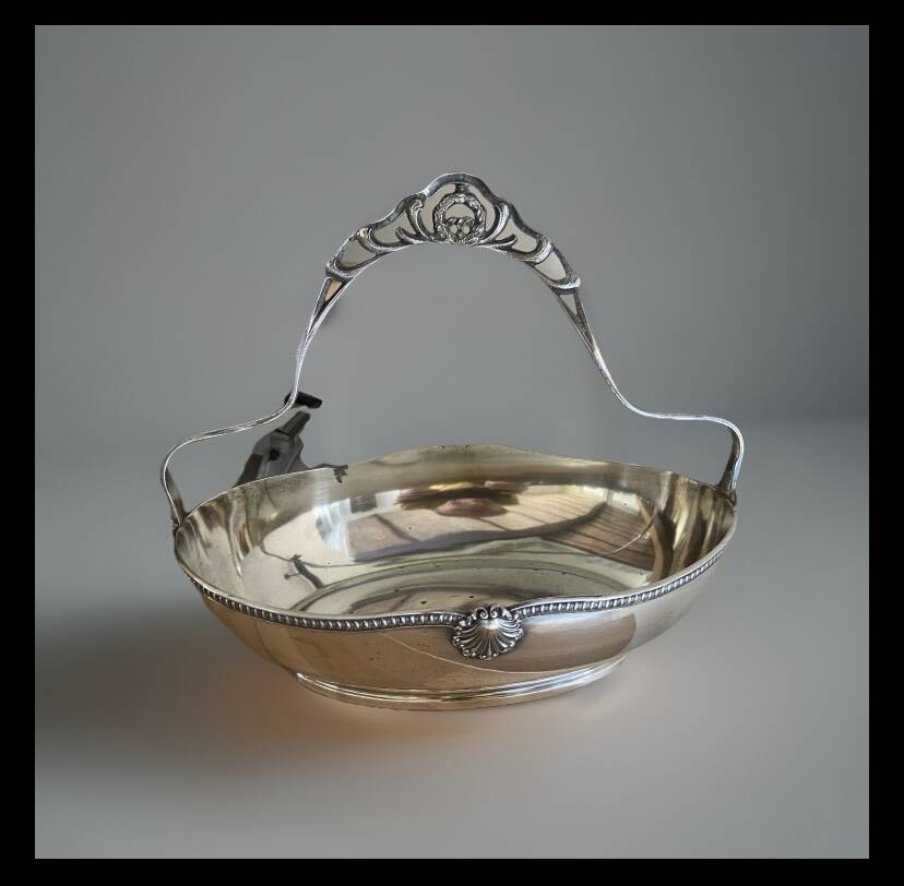 Silver-plated metal basket with Phenix silver hallmarks