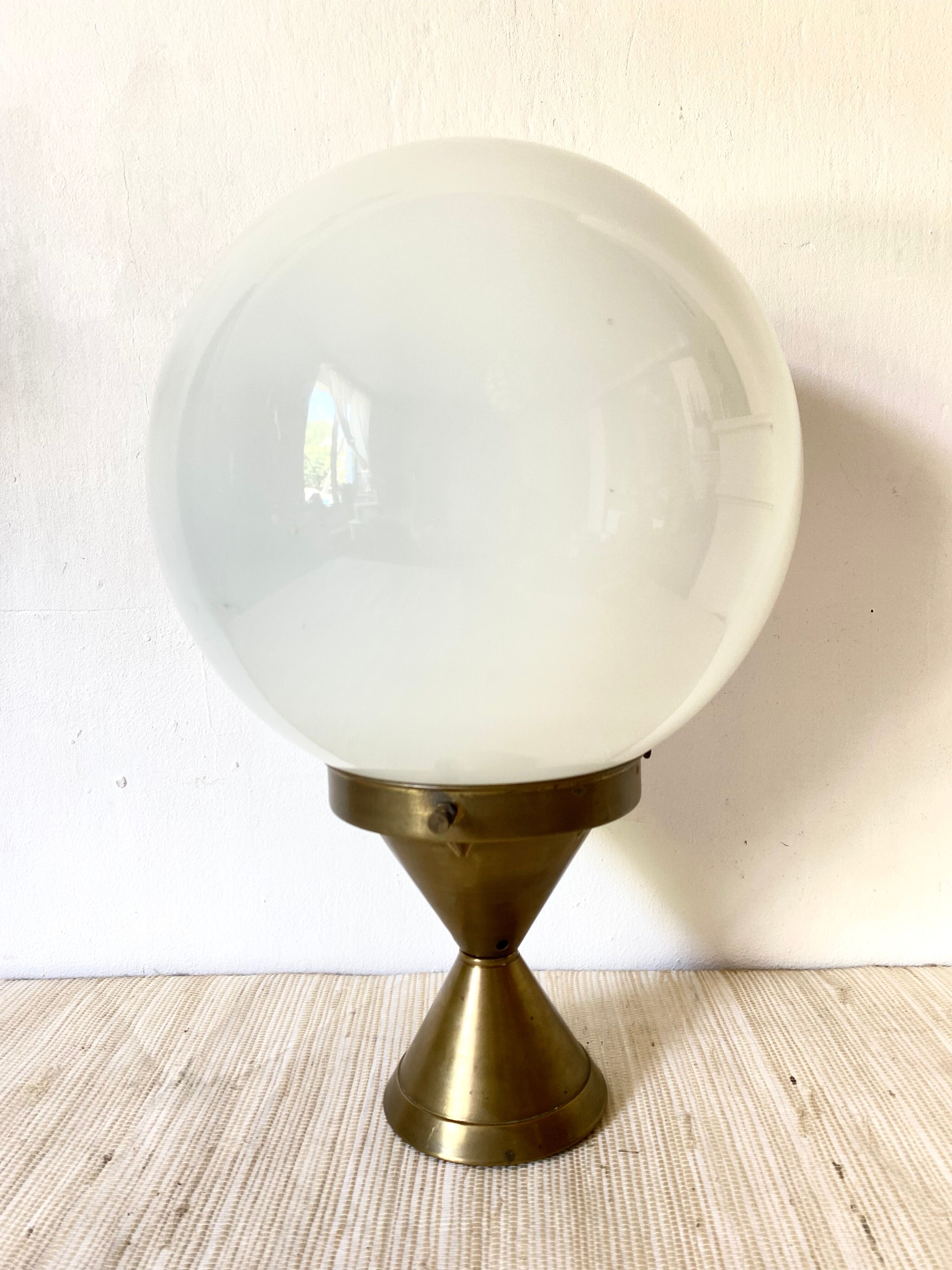Plafonnier boule en opaline