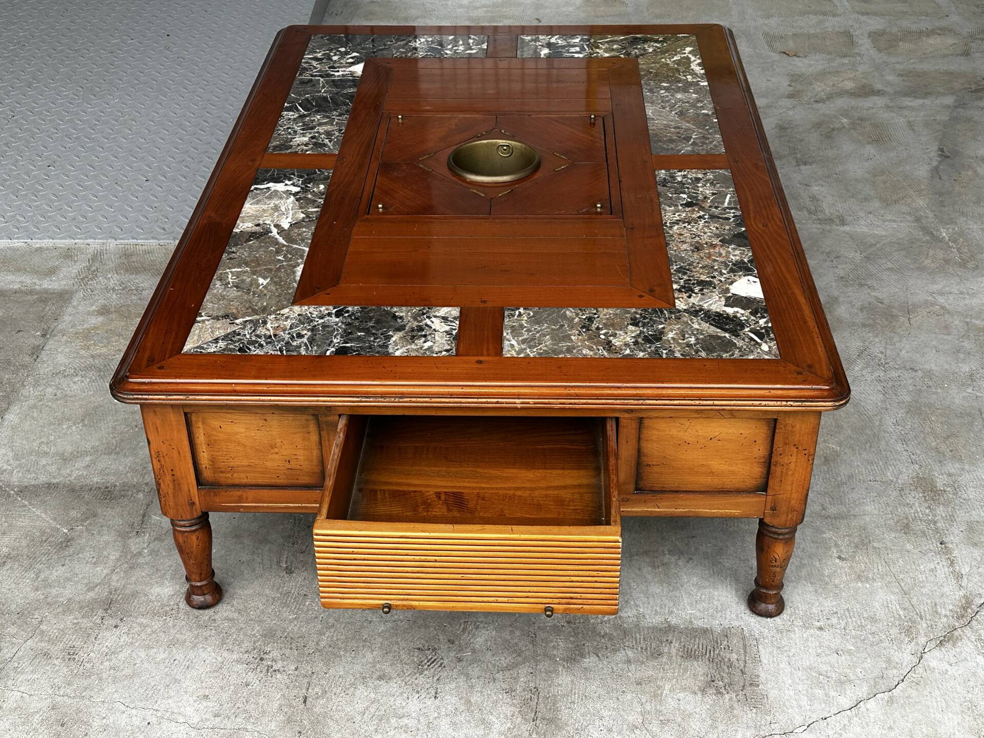 Table basse Robert Tissot en merisier massif, marbre et rafraîchissoir, années 70