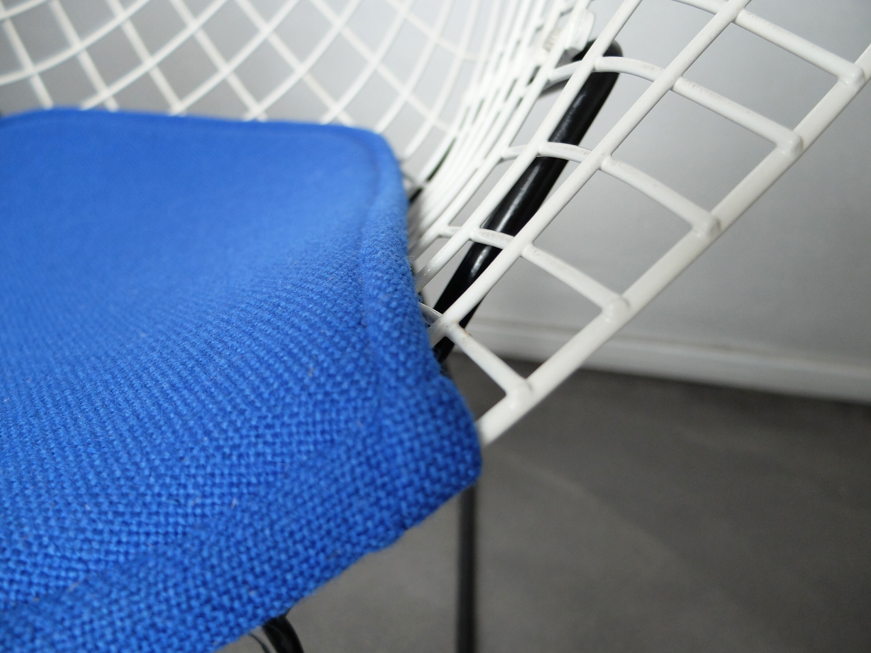 Fauteuil Diamond chair Knoll 421 par Harry Bertoia