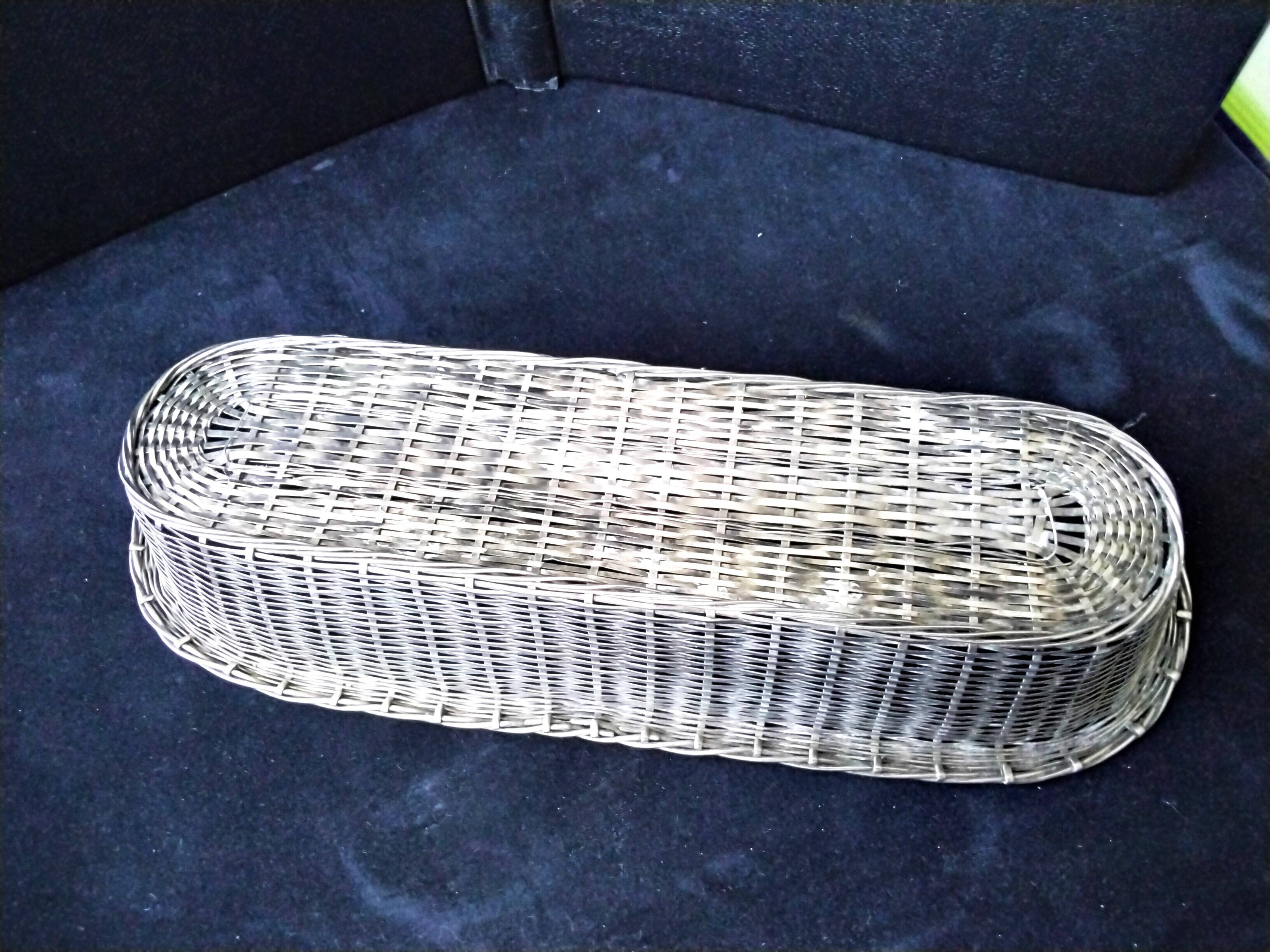 Bread basket, basket in braided silver metal wire
