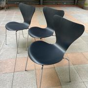 Set de 3 chaises modèle "3107" dites "série 7" d'Arne Jacobsen