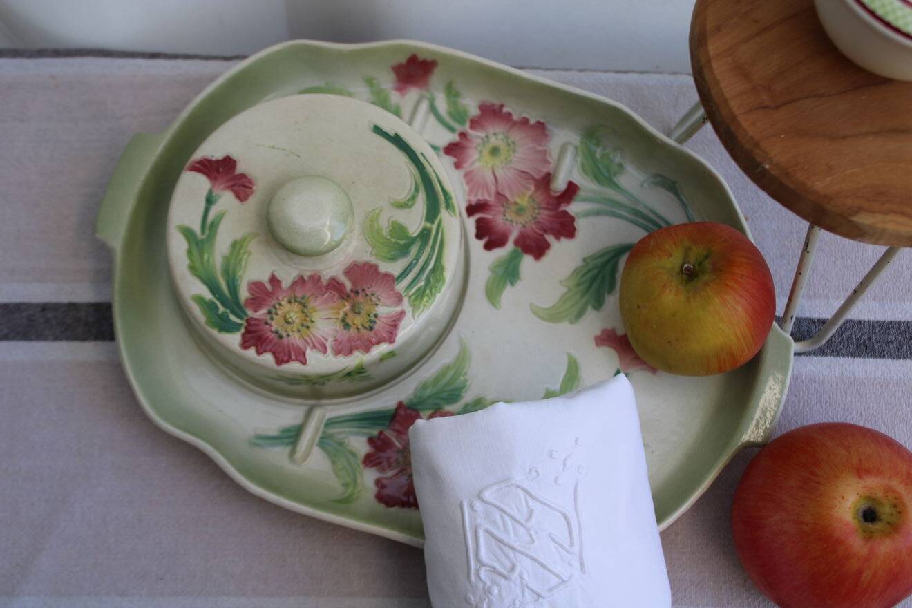 Ceramic cheese board