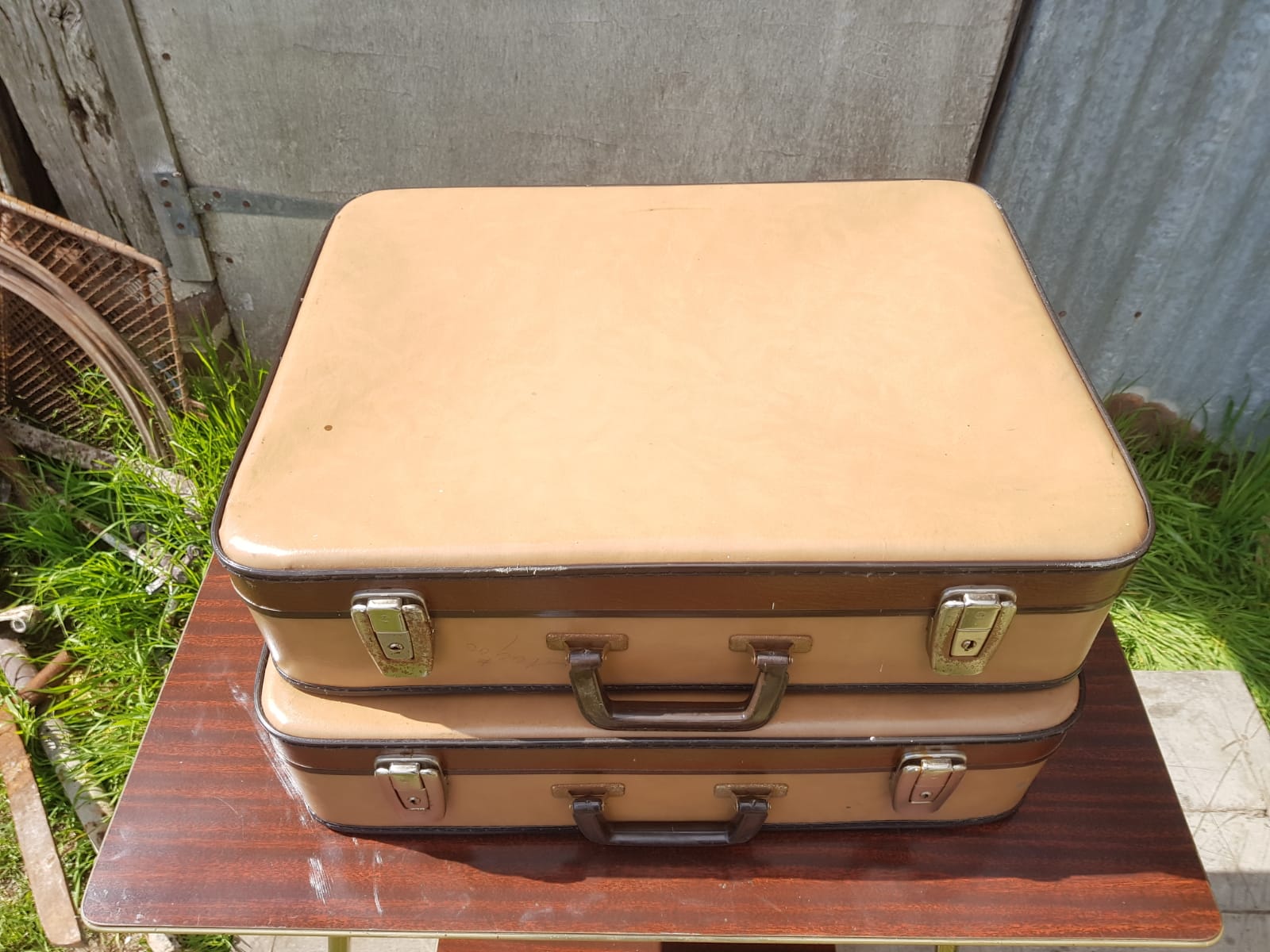 Paire ancienne valise carton marron & beige avec anse bakélite vintage