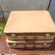 Paire ancienne valise carton marron & beige avec anse bakélite vintage