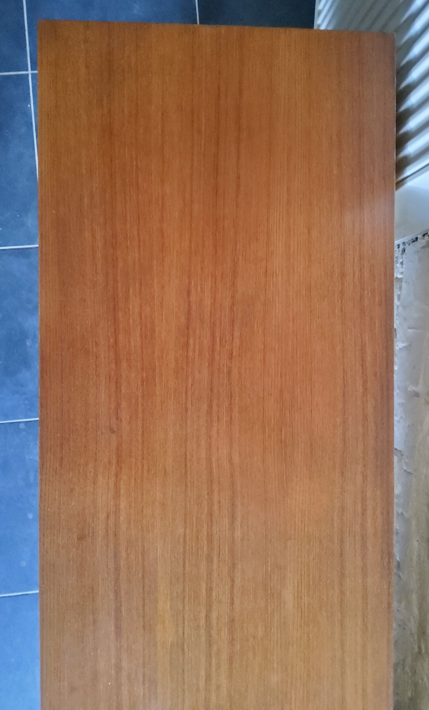 Sidbeoard with sliding doors and ceramic decoration