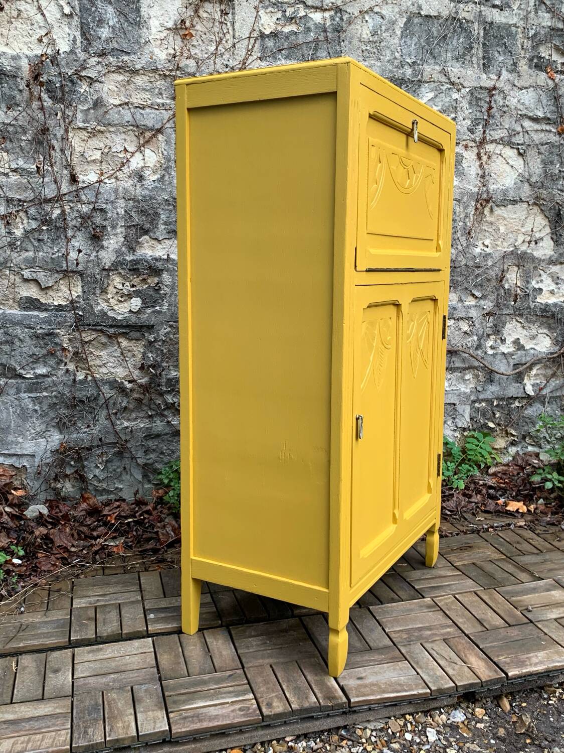 Parisian art deco buffet in yellow ochre