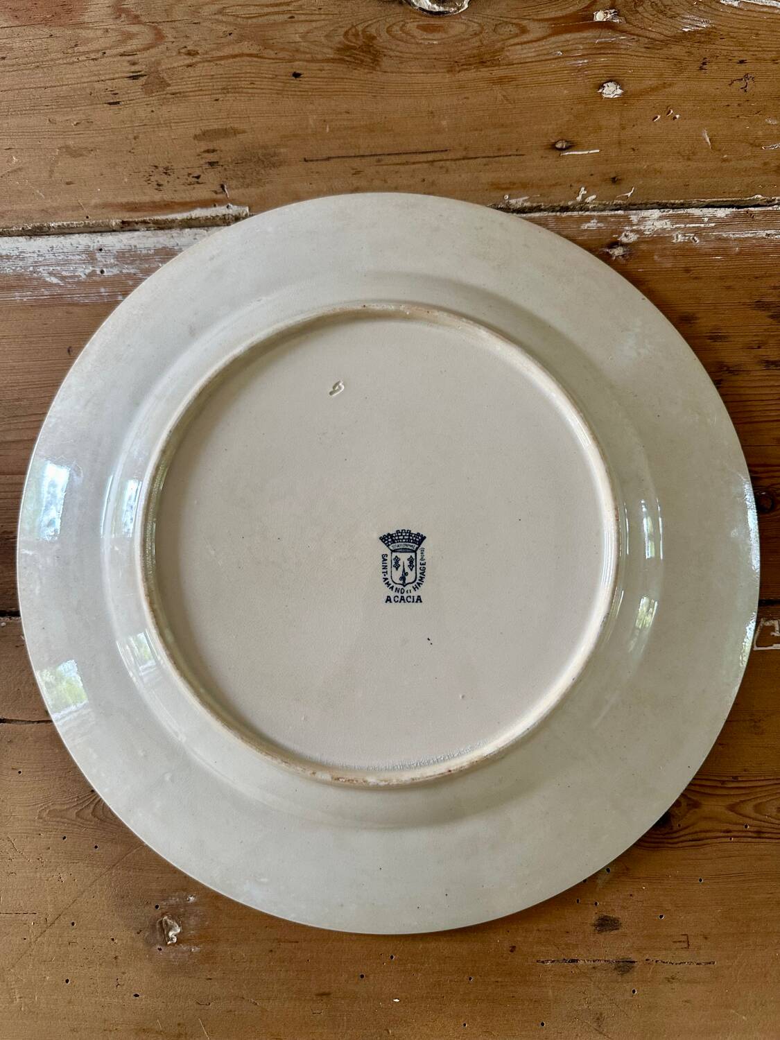 Round dish Saint Amand and Hamage Nord, Acacia model