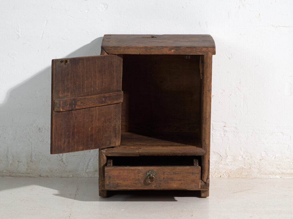 Petit meuble ancien chinois en bois peint – Chine, vers 1900