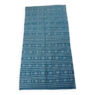 Tapis kilim bleu et blanc tissé main en laine naturelle