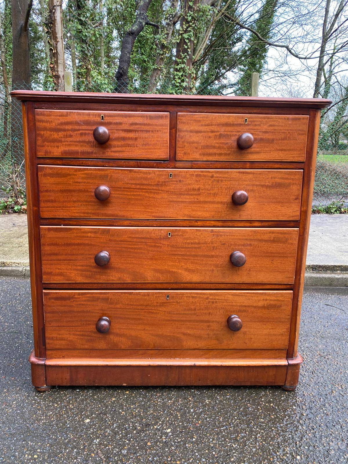 Victorian English commode in solid wood