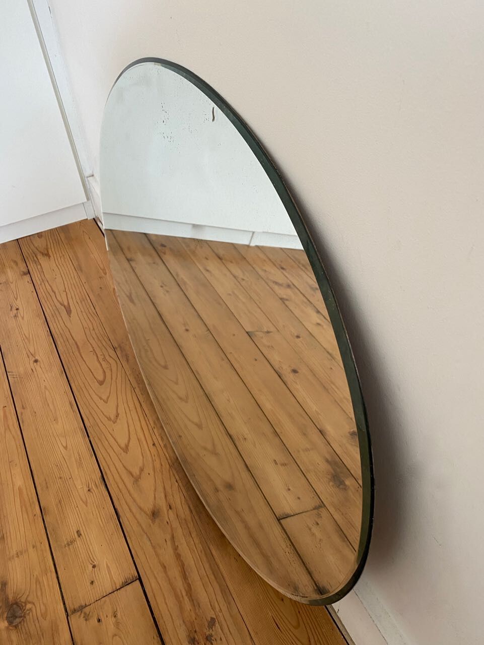 Oval bevelled mirror - 72x51cm