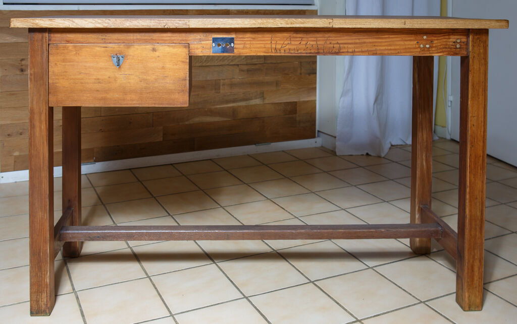 Old desk assembly table