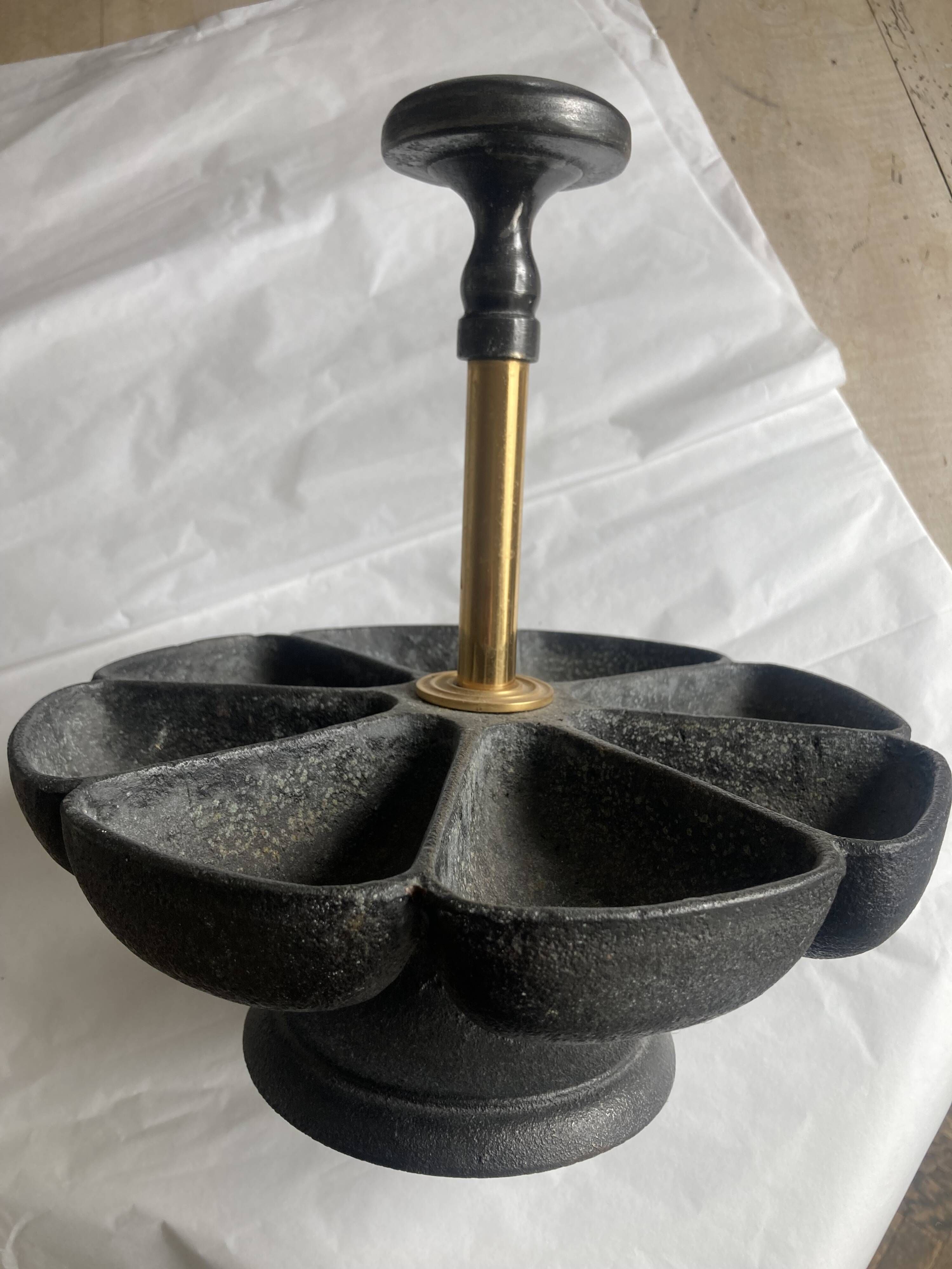 Marguerite old cast iron cobbler - Vintage Industrial Decor