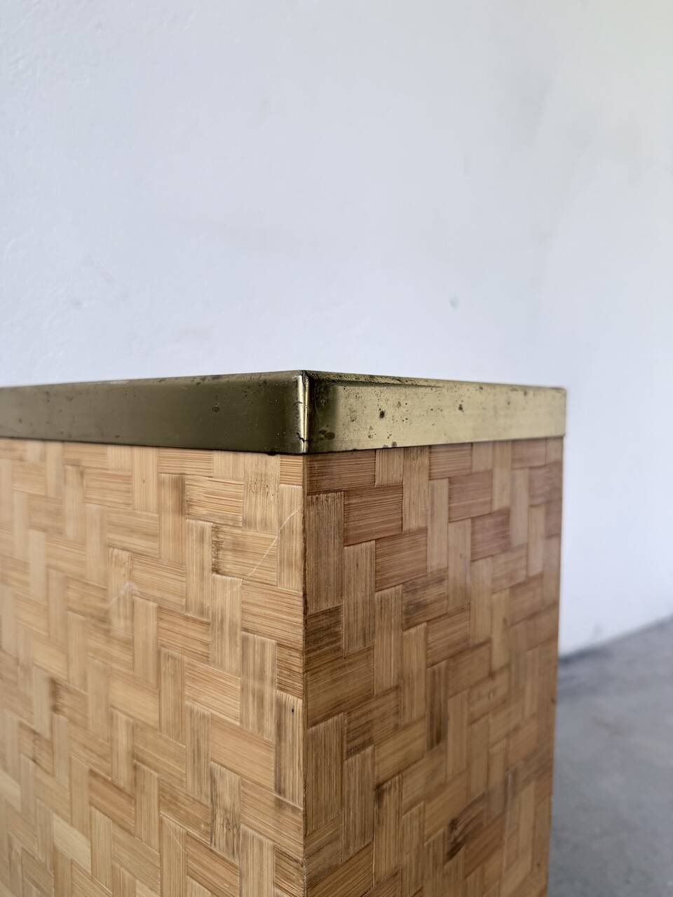 Woven wicker umbrella stand and brass Metal Linea Nova 1960