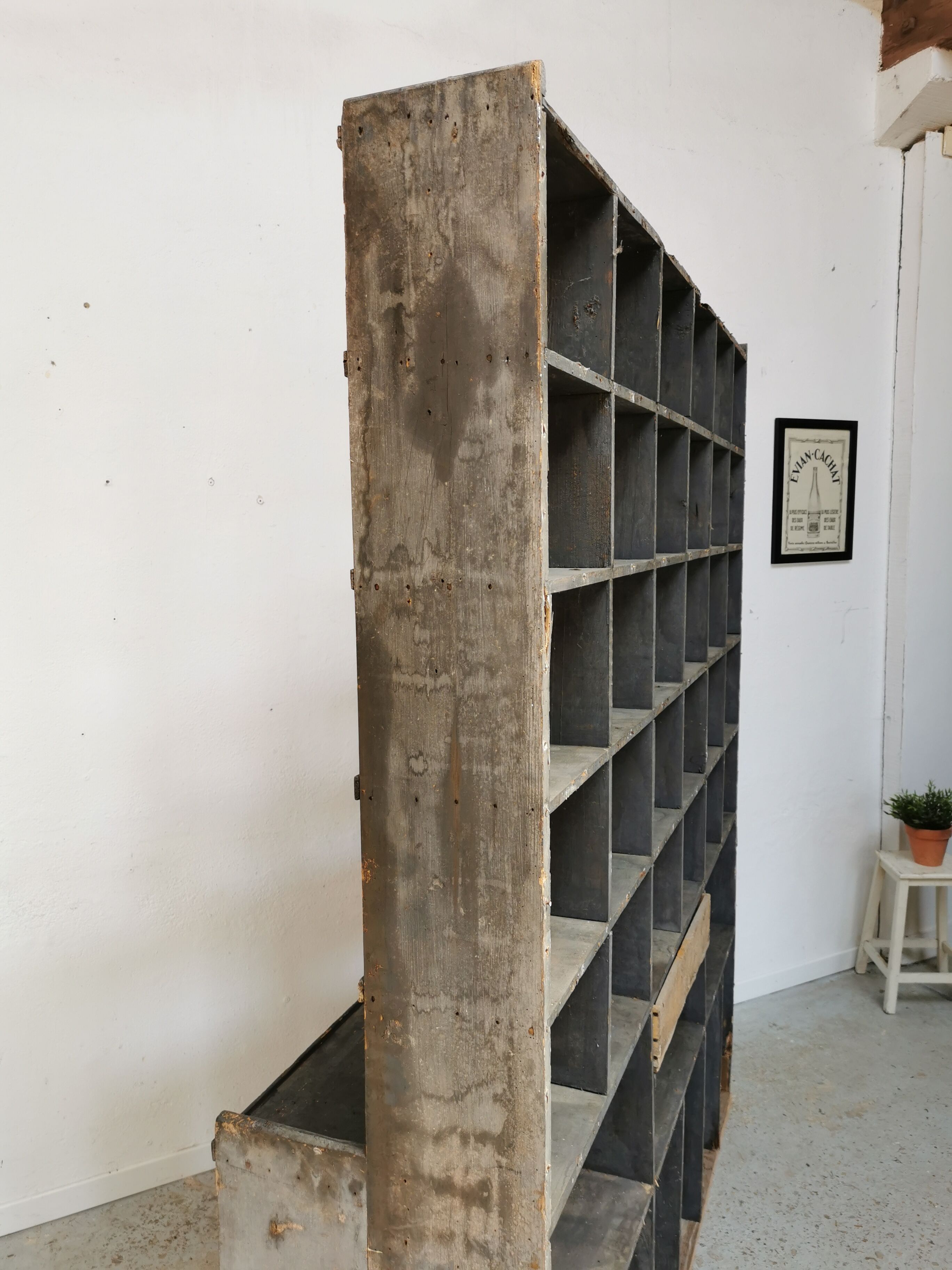 Meuble de métier à casiers bibliothèque