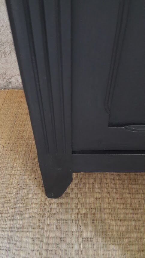 Black Parisian buffet