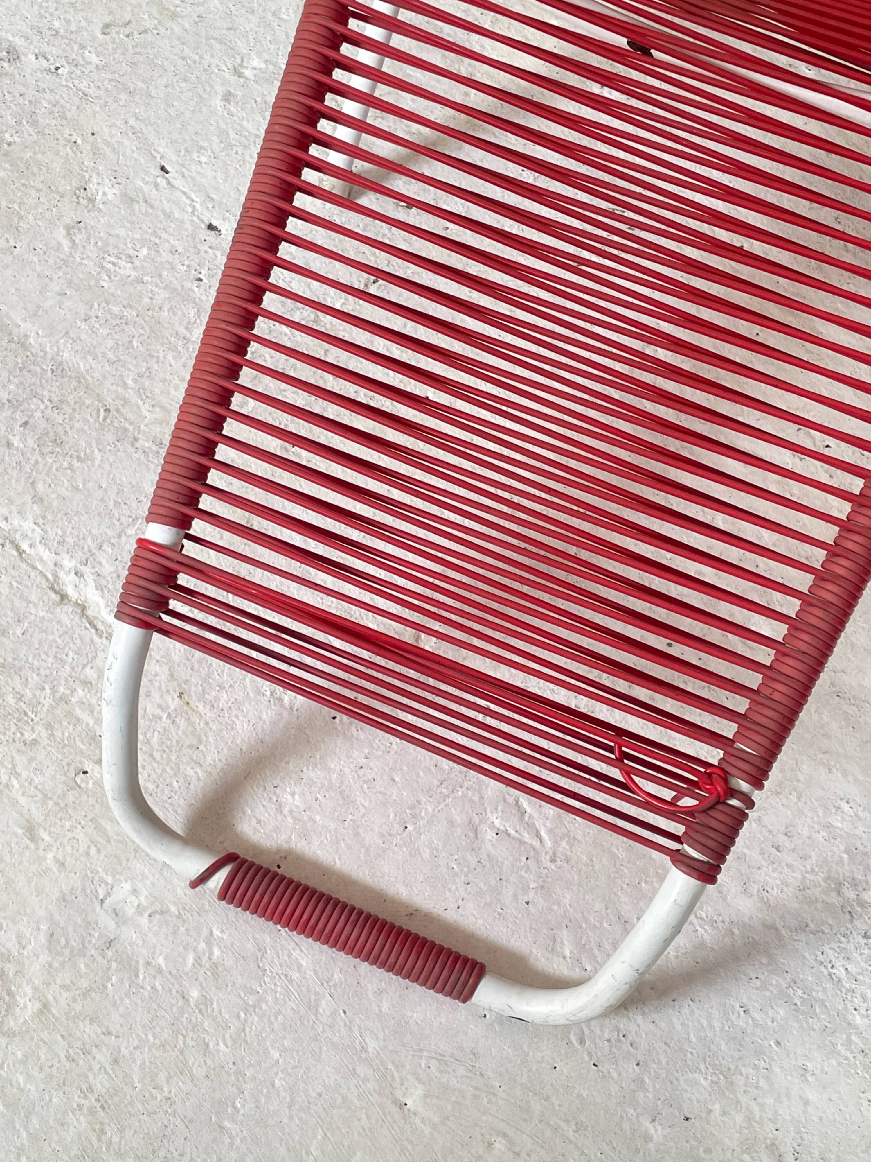 Vintage 1970s Elefant Möbel Spaghetti reclining chair for the garden.