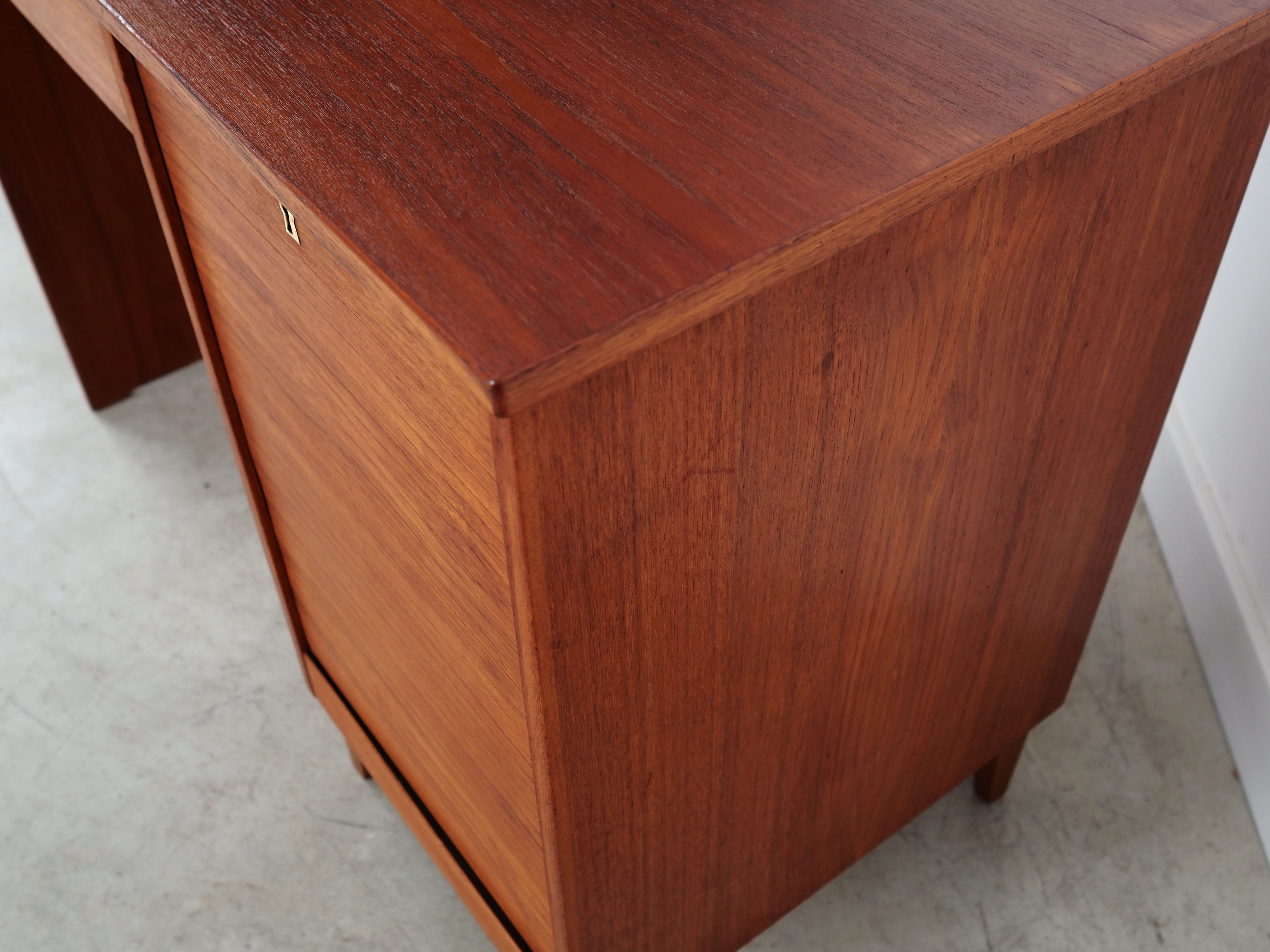 Bureau en teck, design danois, années 1960, production: Danemark
