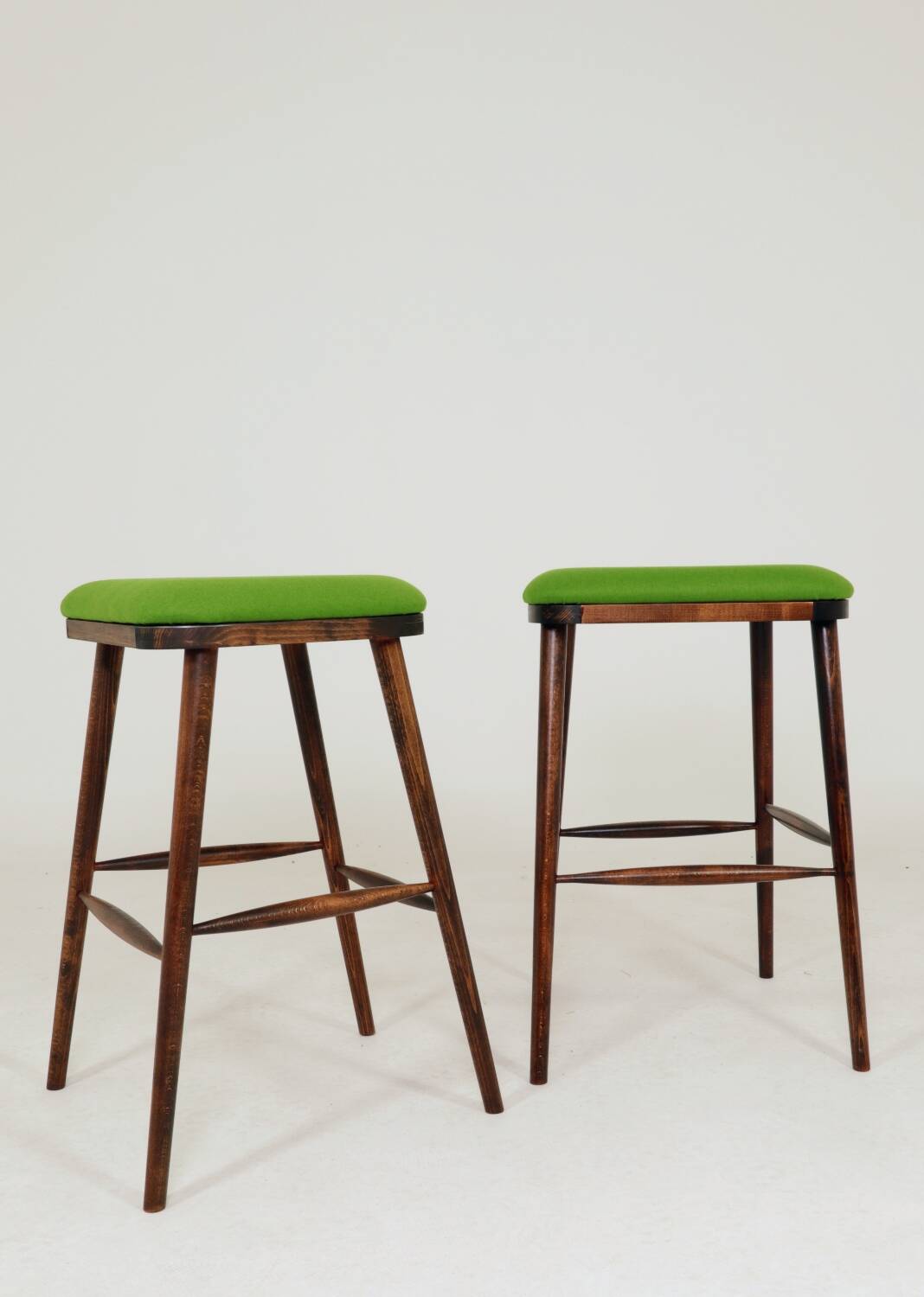 A pair of wood bar stools- Green premium wool - Rustic style/MCM